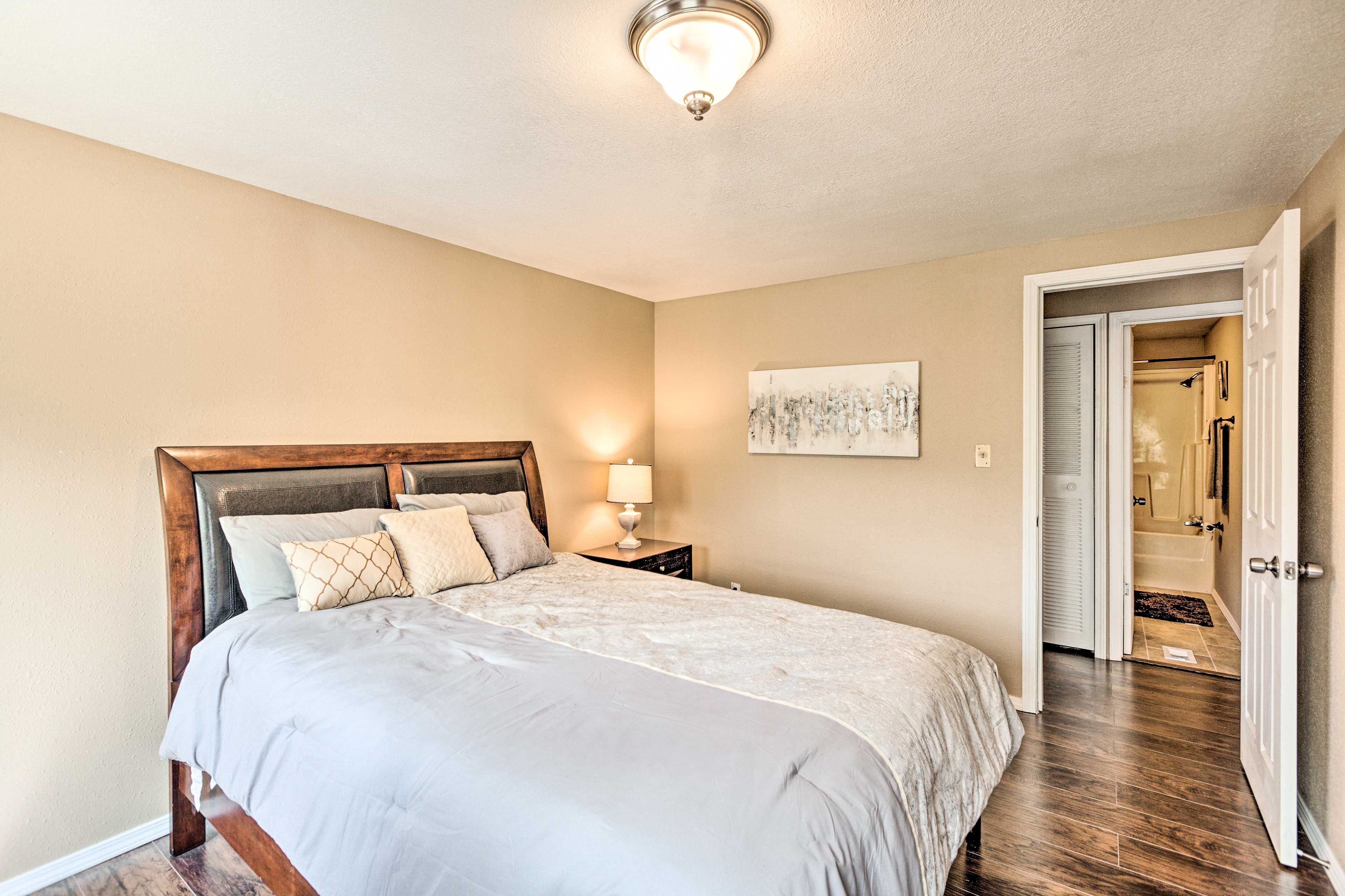 Bedroom 3 | Queen Bed