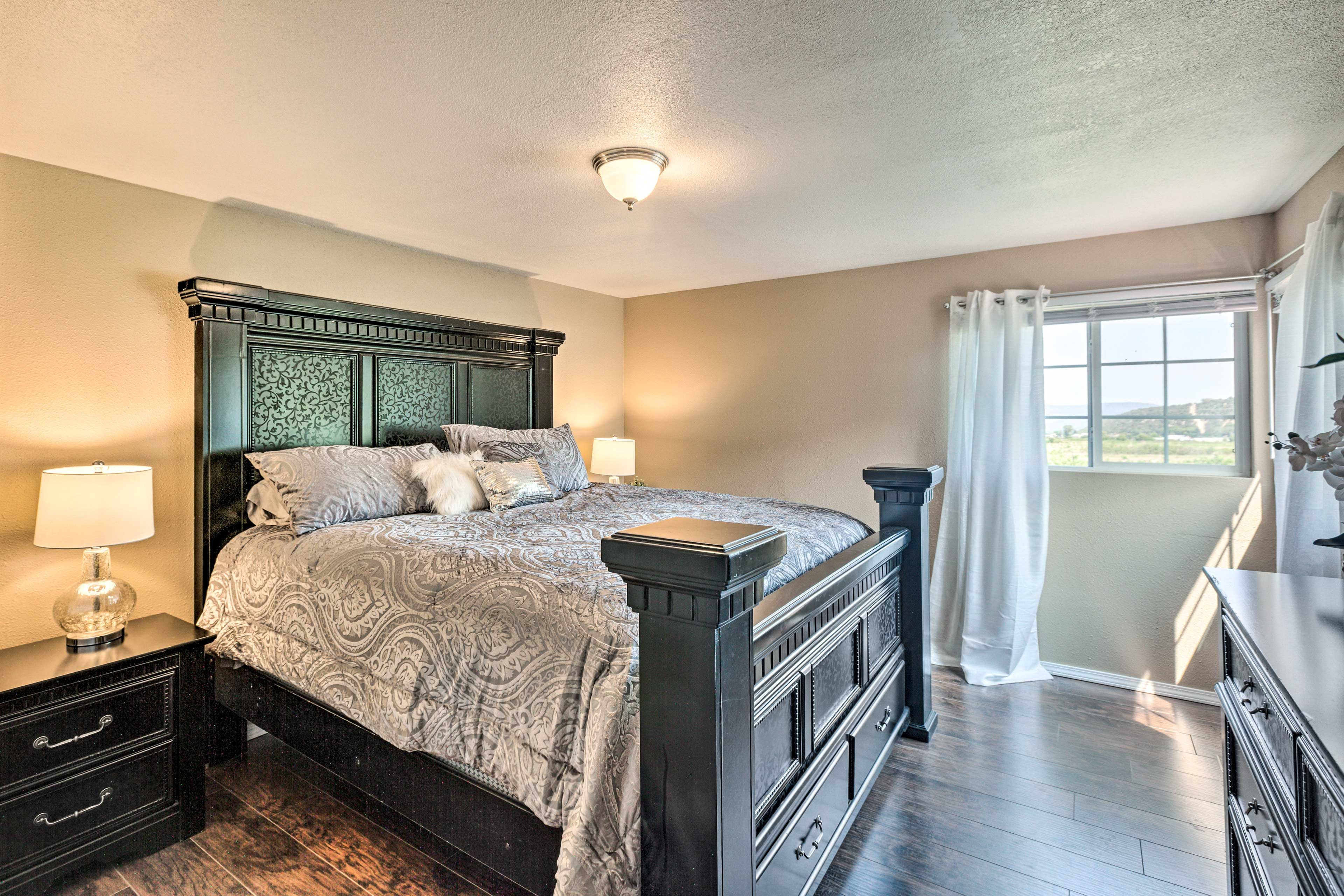 Bedroom 2 | King Bed