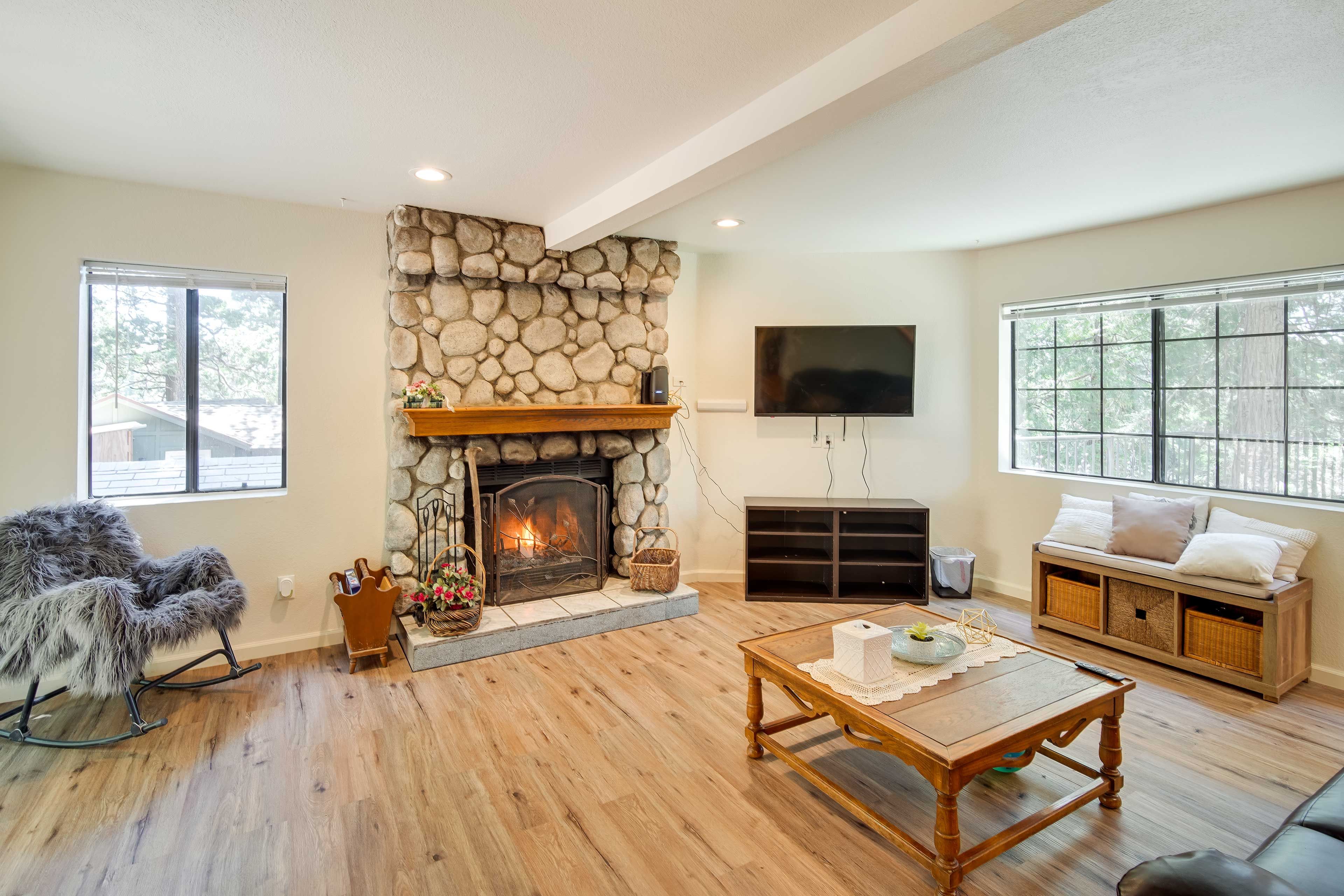 Living Room | Wood-Burning Fireplace (Wood Not Provided) | Smart TV