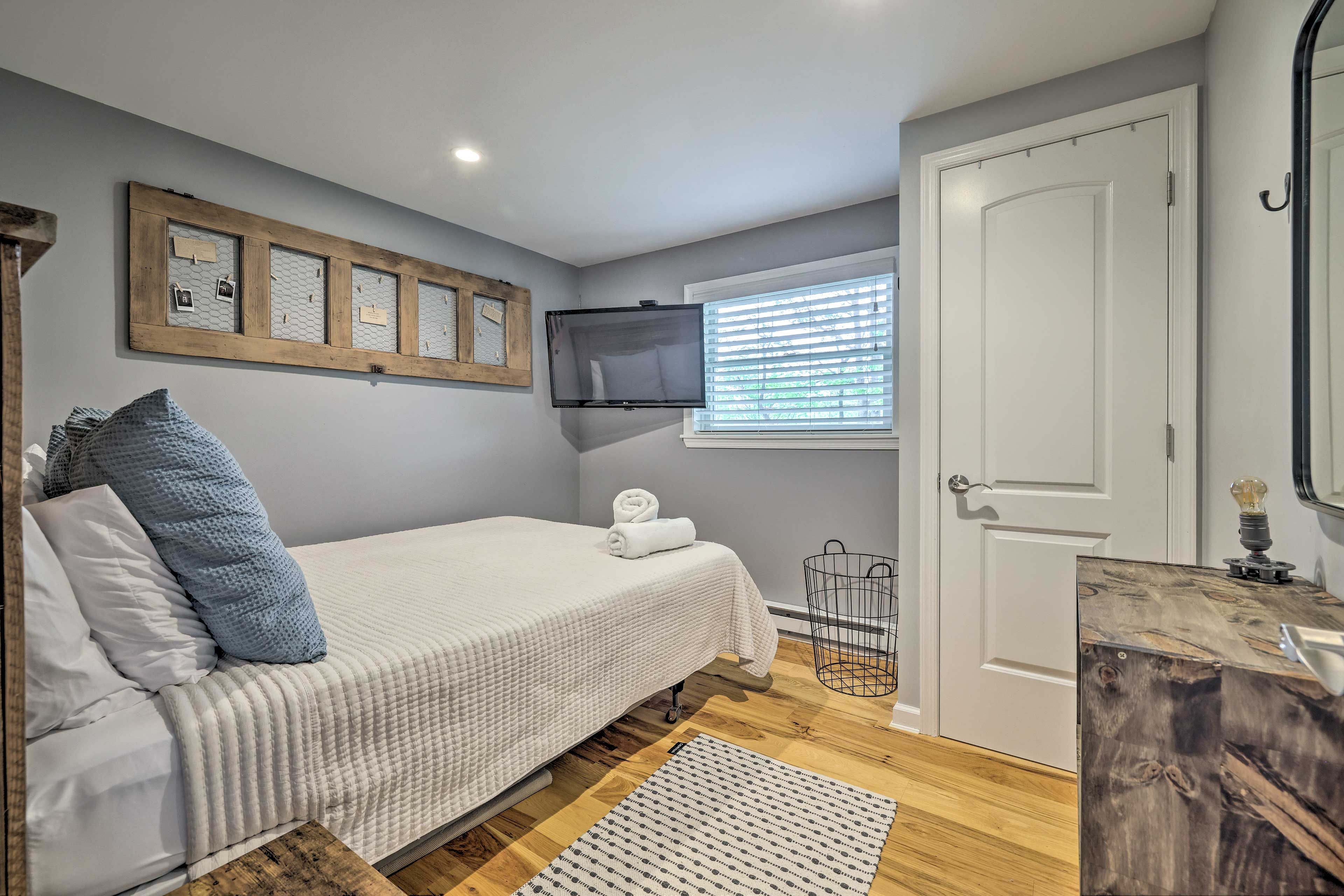 Bedroom 2 | Queen Bed