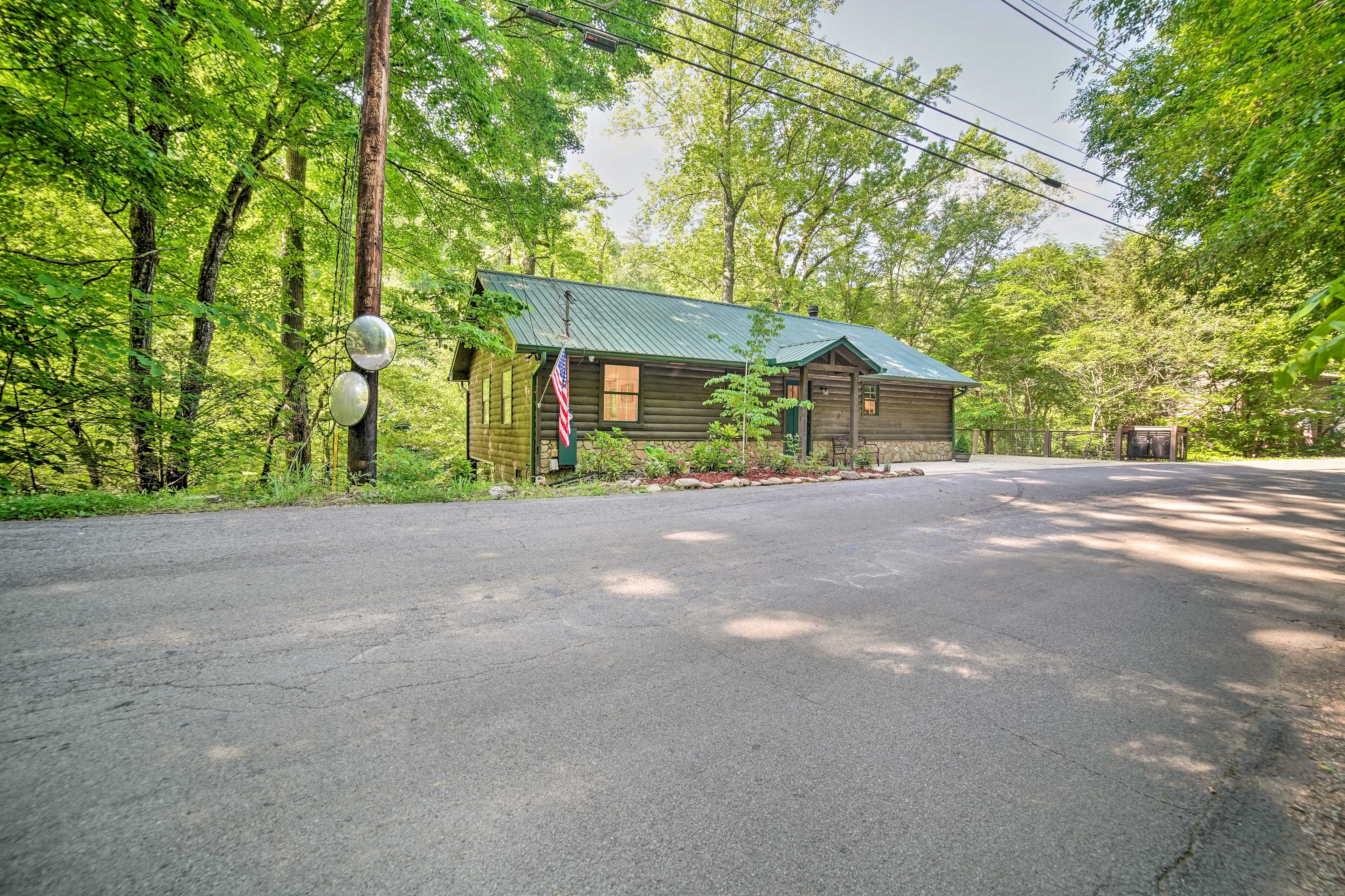 Cabin Exterior | Driveway Parking (2 Vehicles)