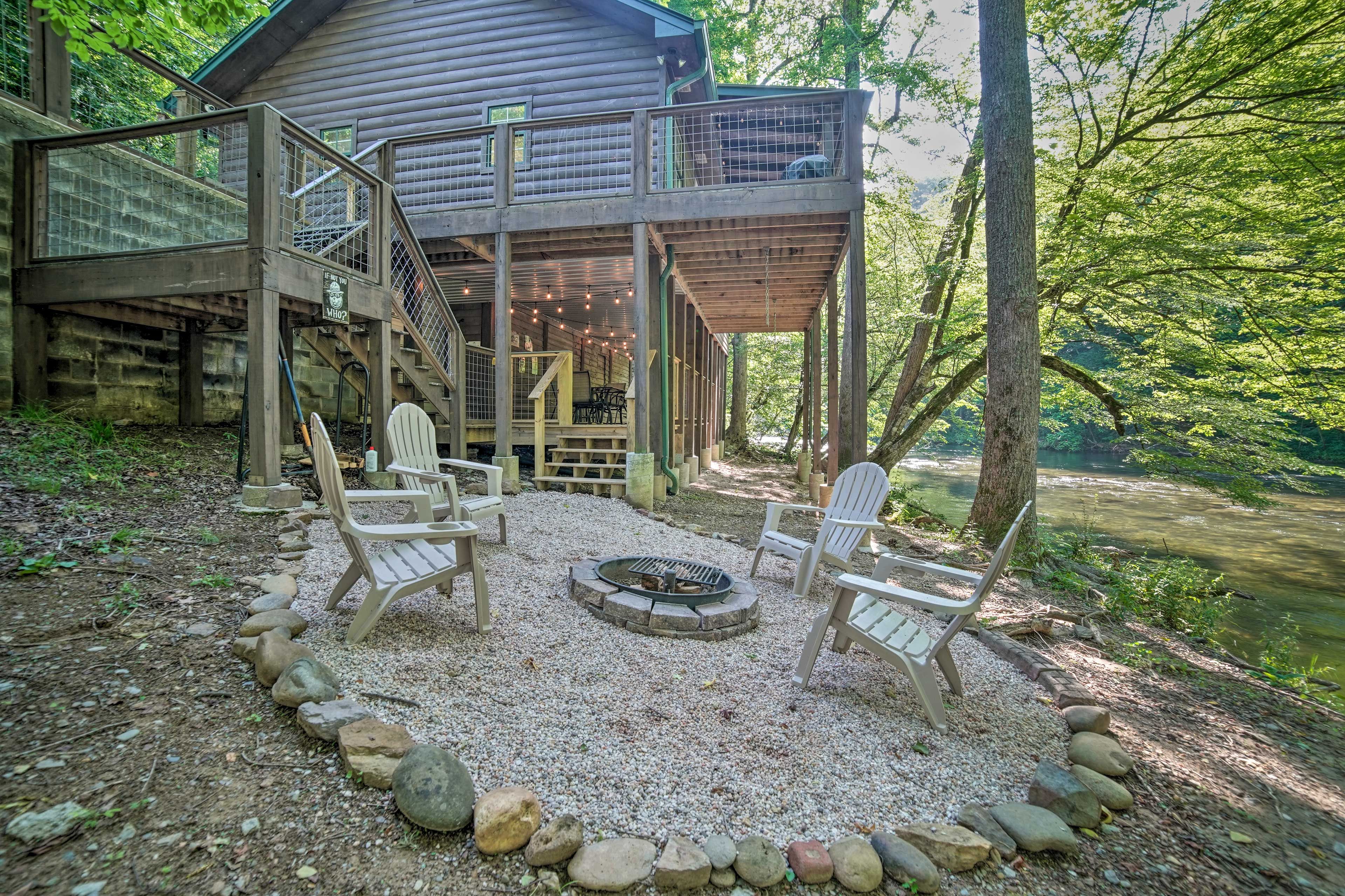 Cabin Exterior | Wood-Burning Fire Pit