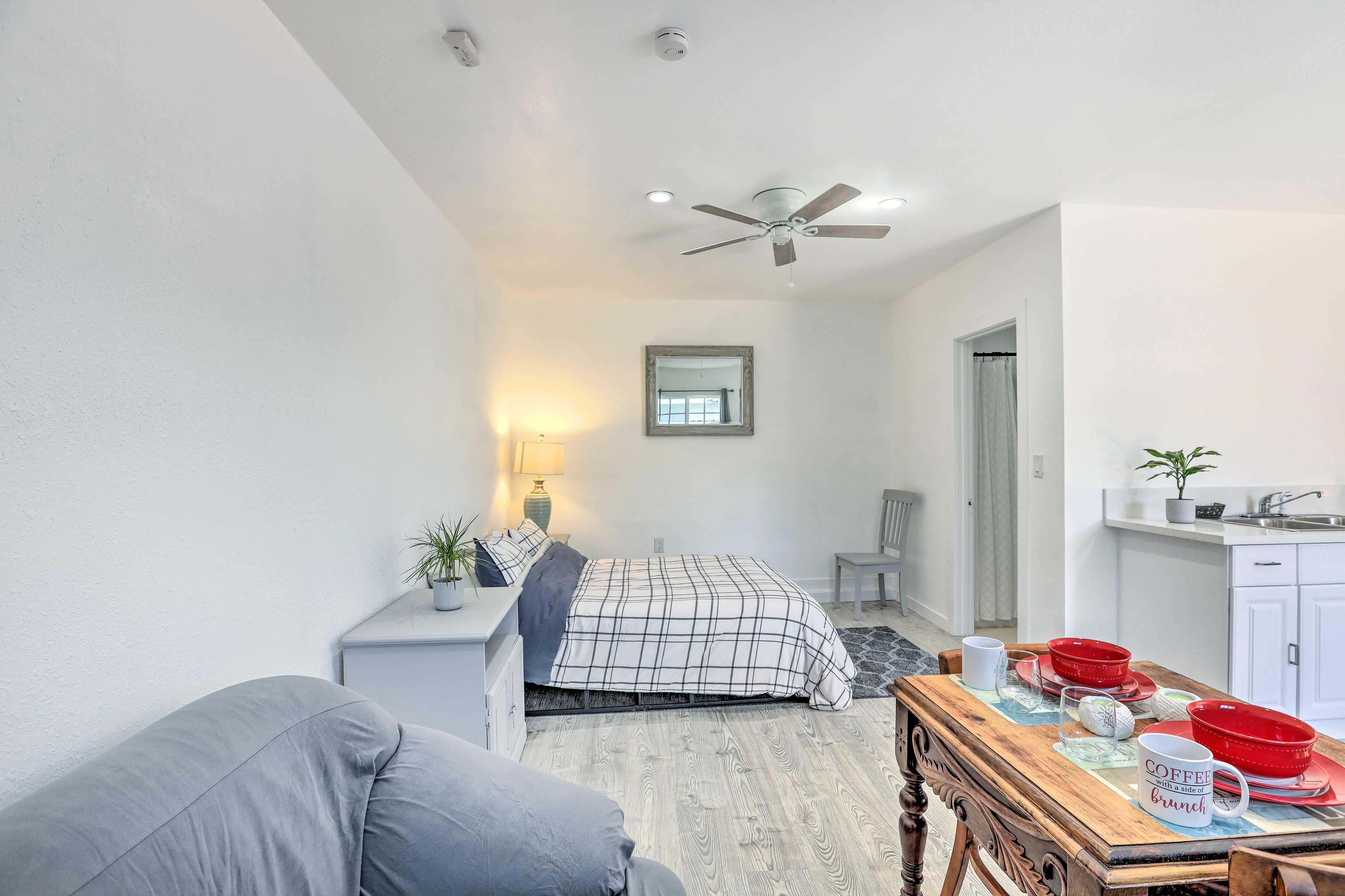Studio Interior | Queen Bed