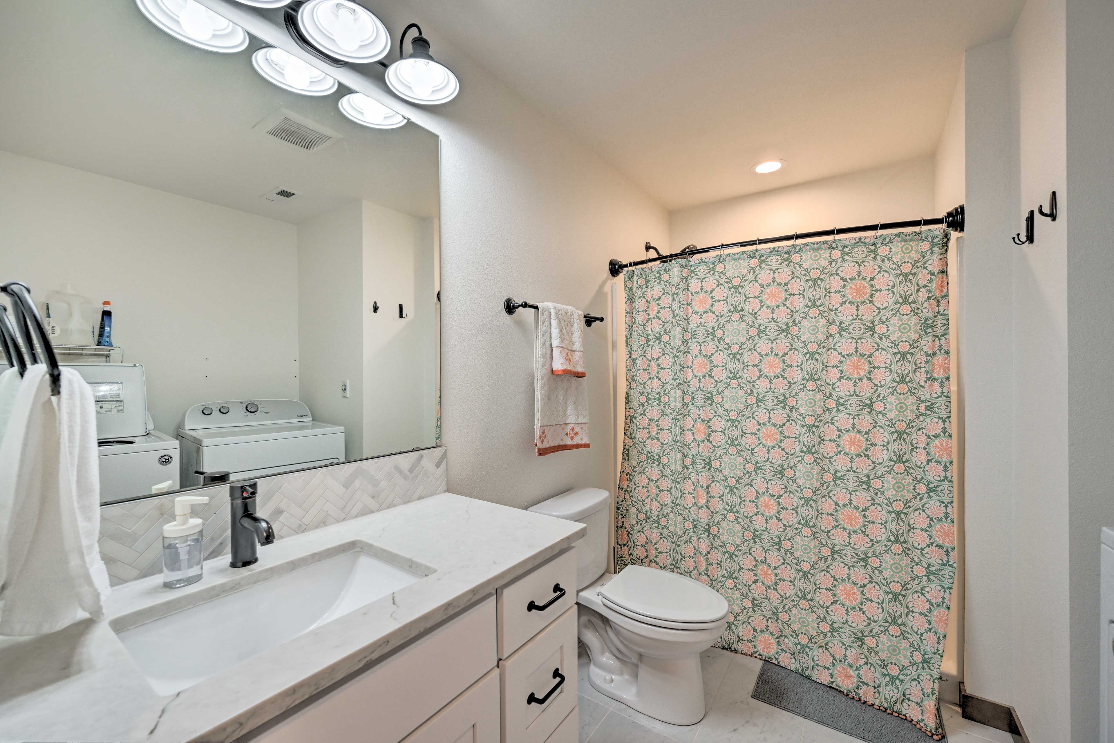 Bathroom 3 | Washer/Dryer | Laundry Detergent