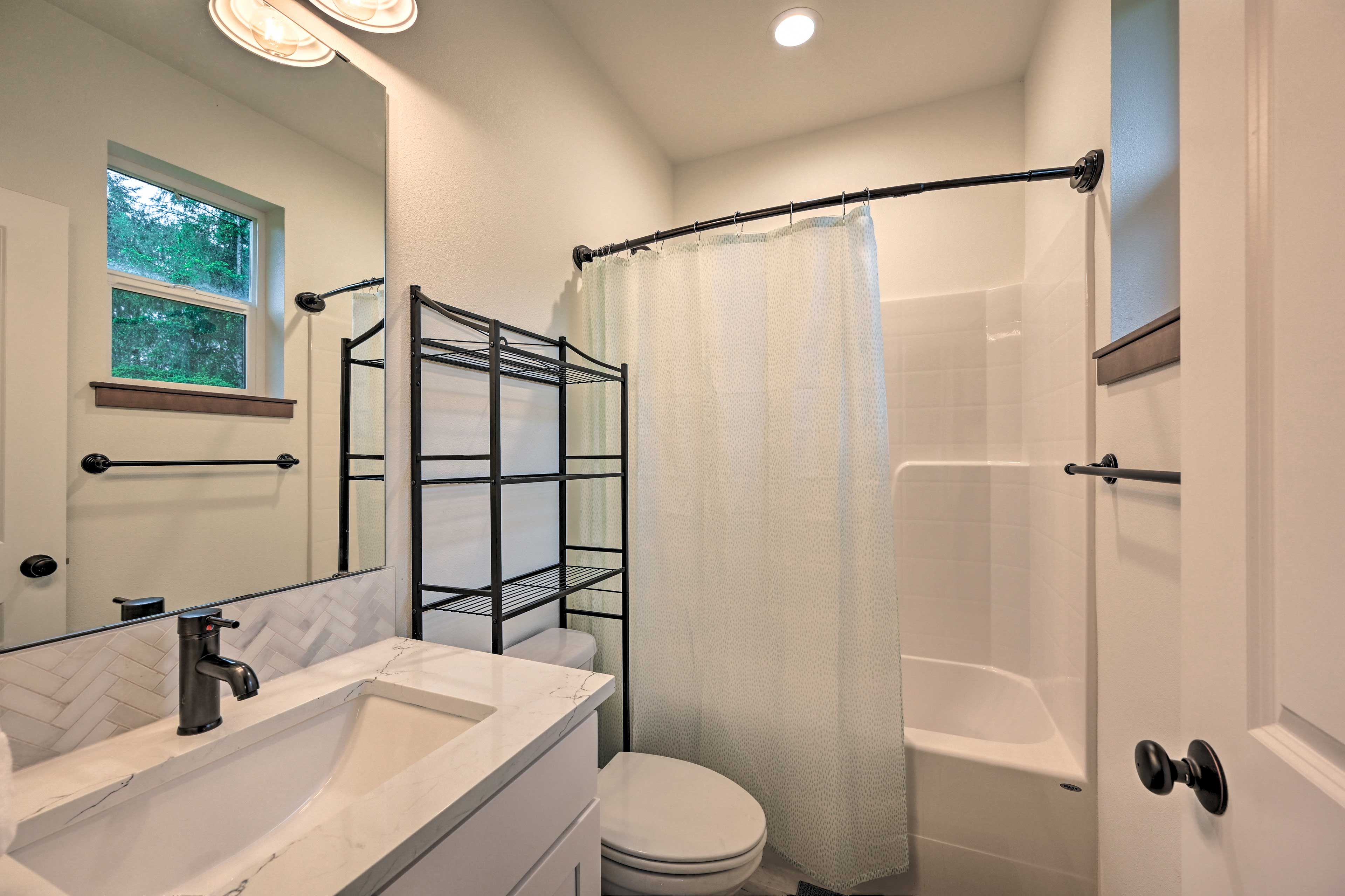 Bathroom 1 | Complementary Toiletries | Towels Provided