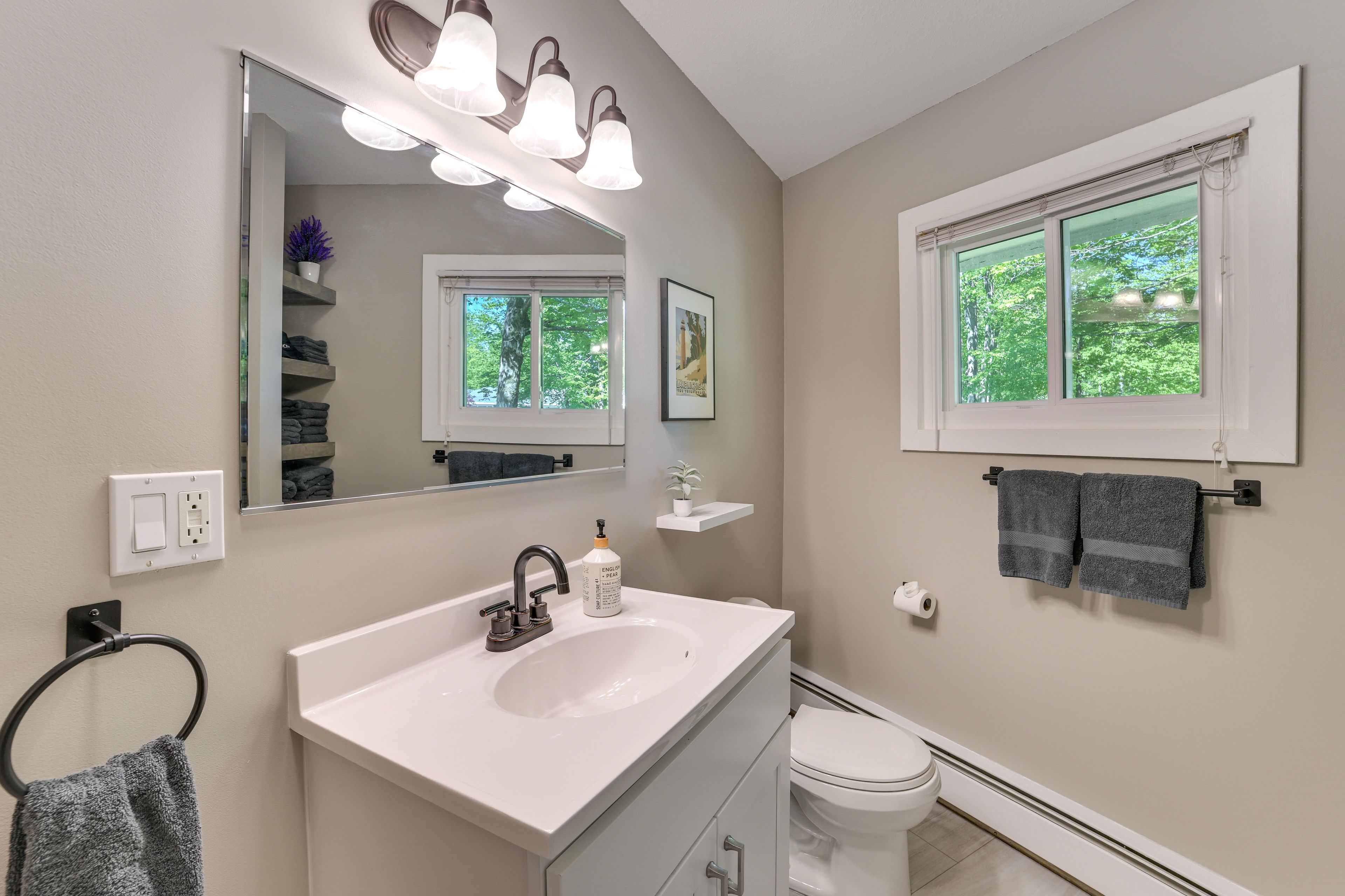 Full Bathroom | 1st Floor