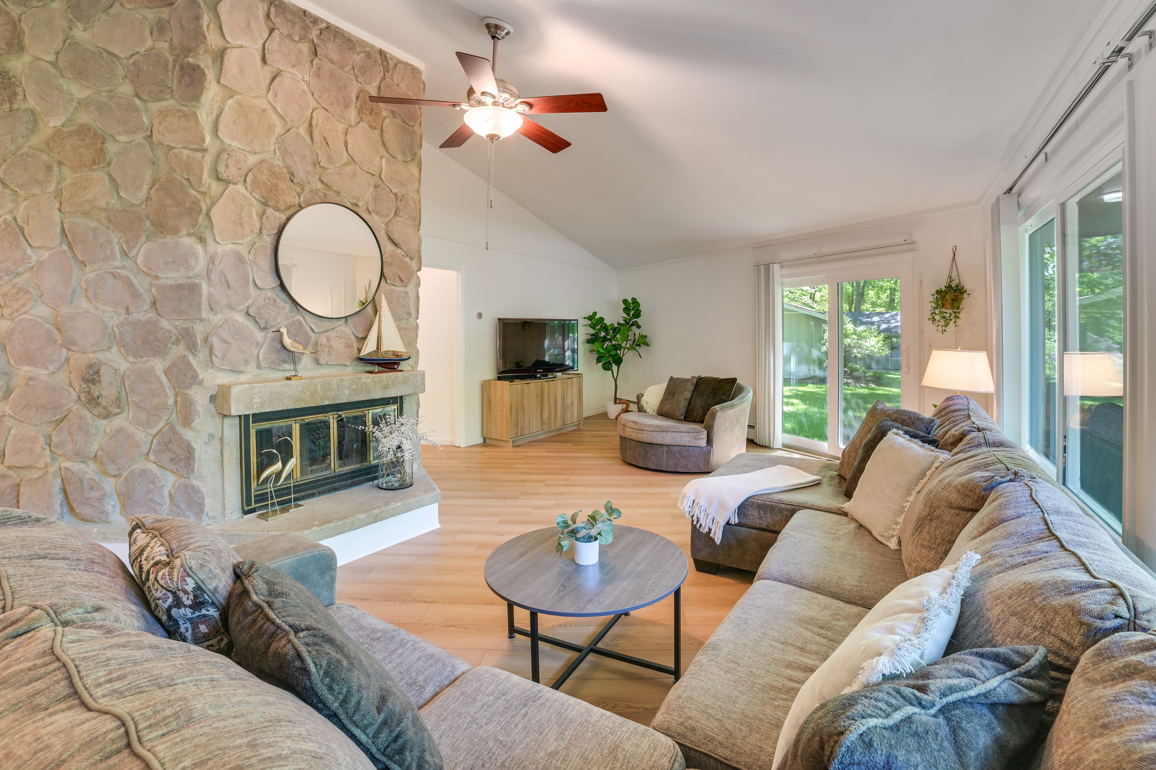 Living Room | Fireplace (Decorative Only) | Free WiFi | Central Heating