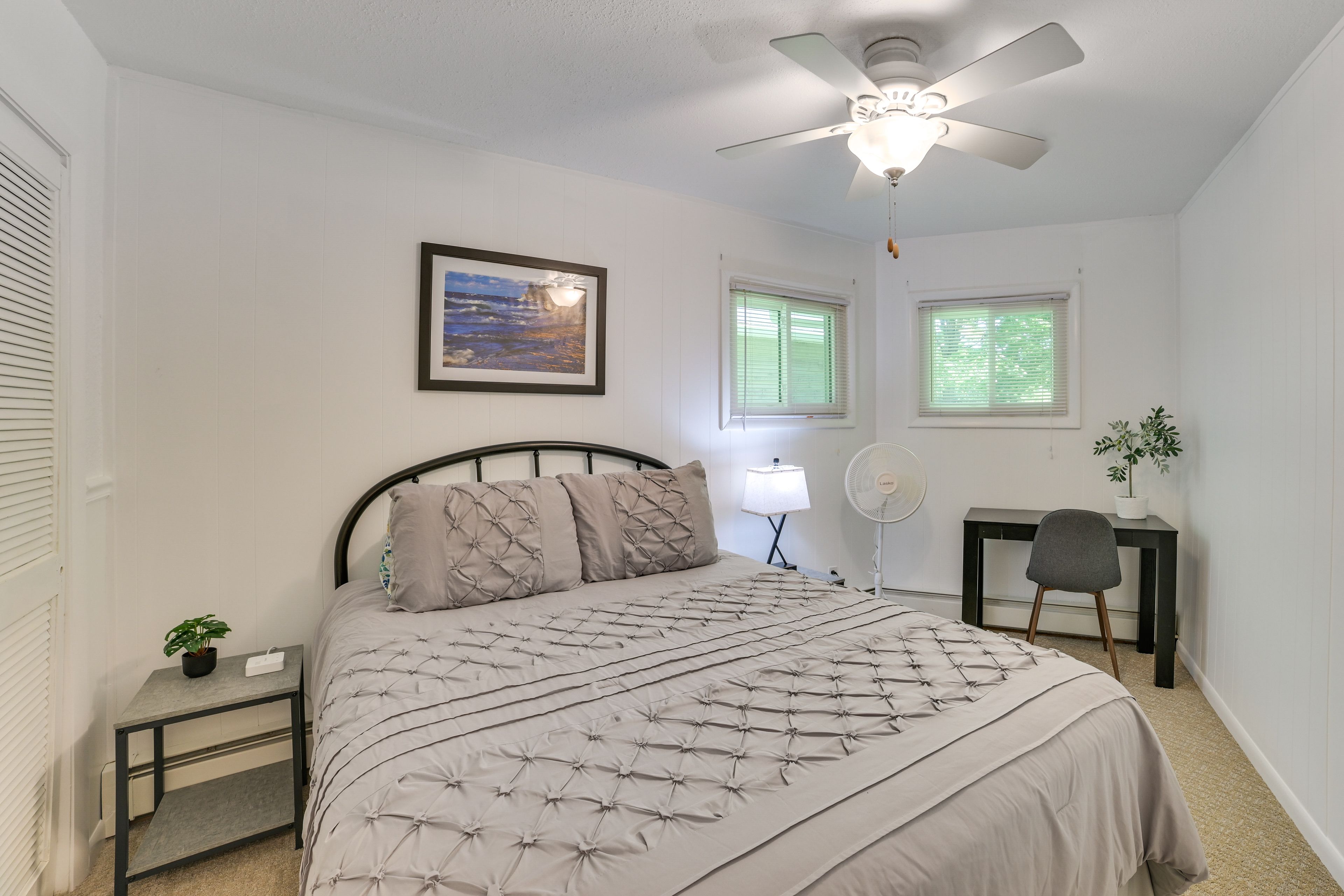 Bedroom 3 | Queen Bed | 1st Floor | Desk