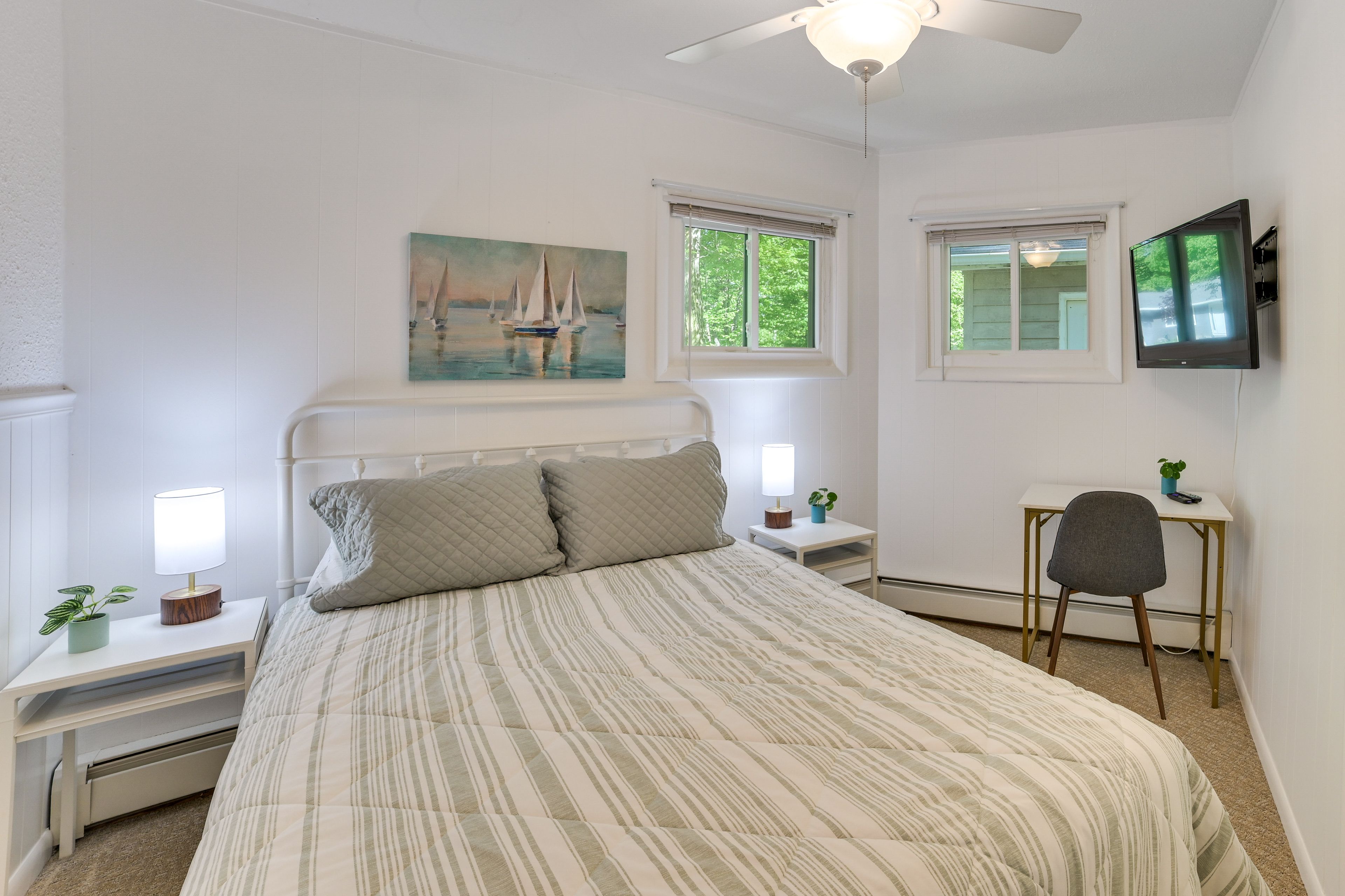 Bedroom 2 | Queen Bed | 1st Floor | Smart TV