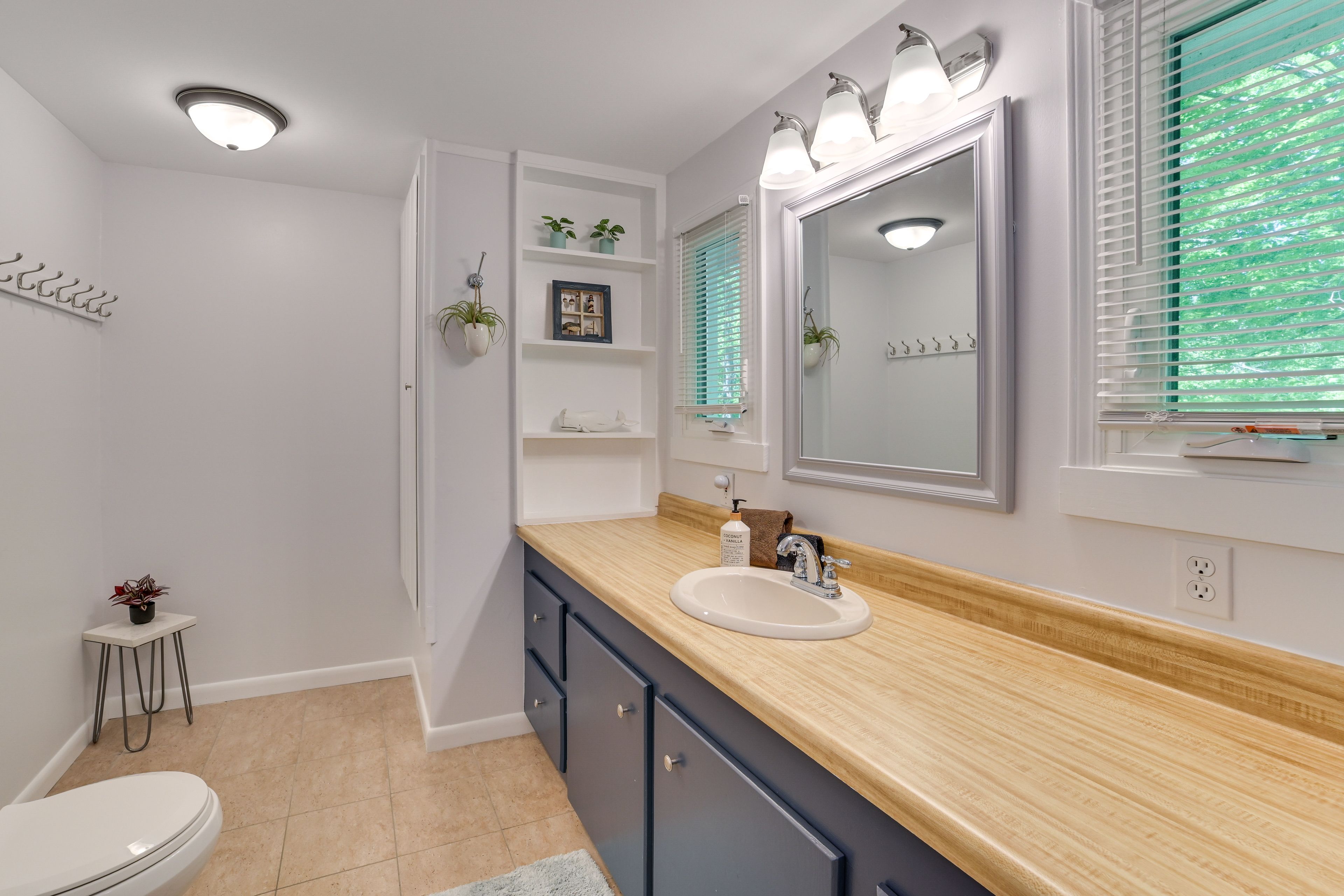 En-Suite Bathroom | 2nd Floor | Complimentary Toiletries | Towels Provided