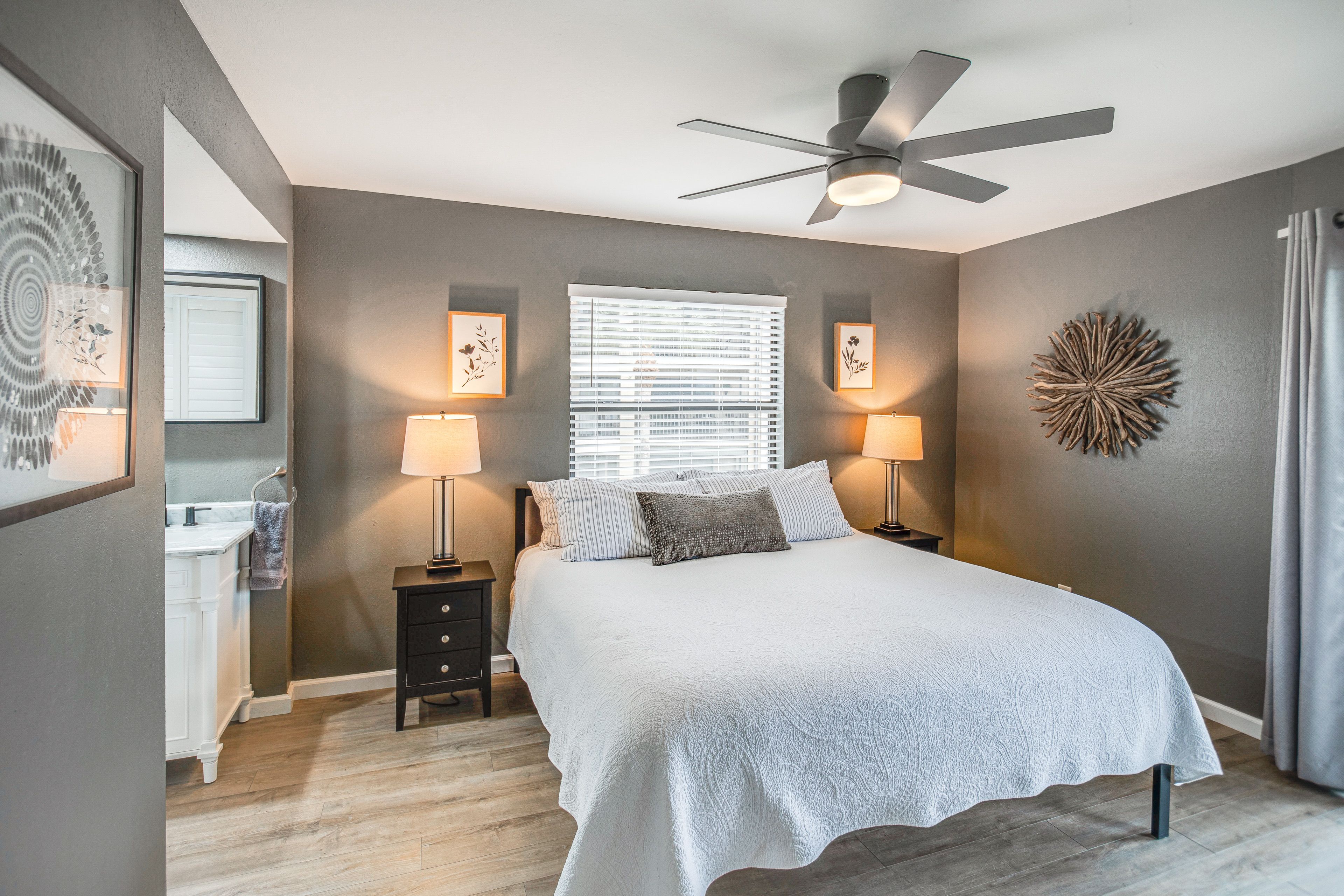 Bedroom 1 | King Bed