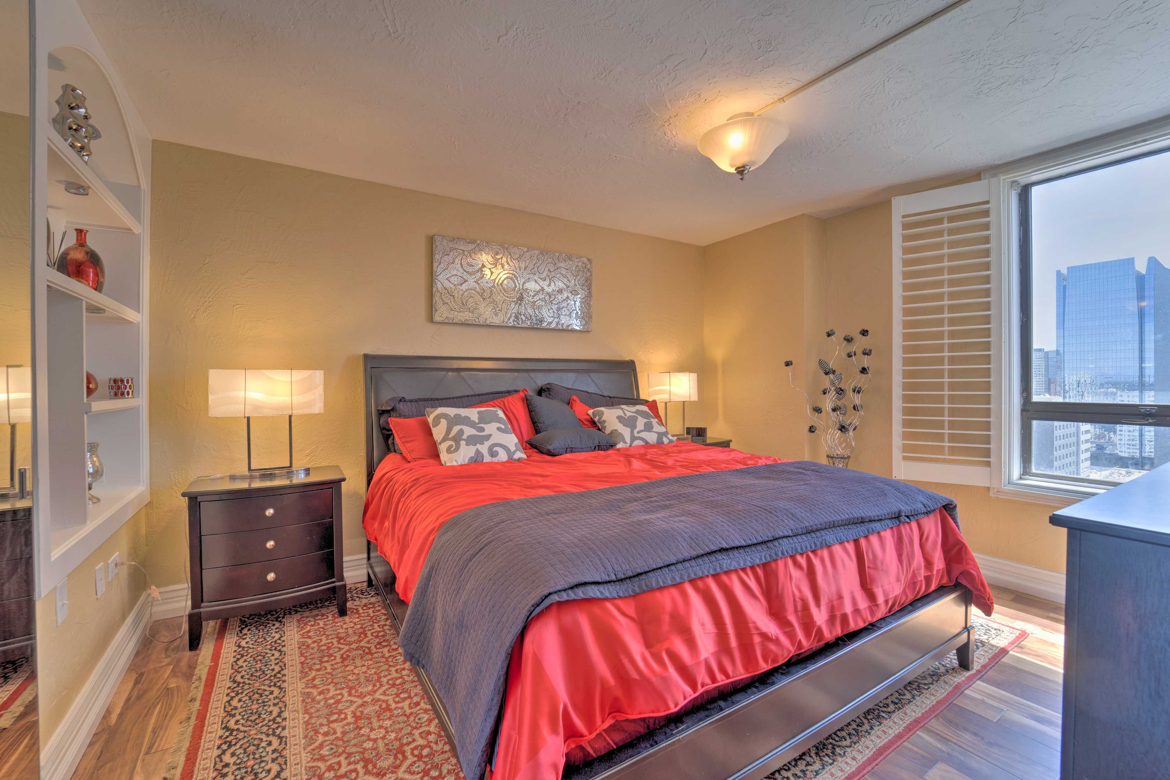 Bedroom 1 | King Bed | Smart TV