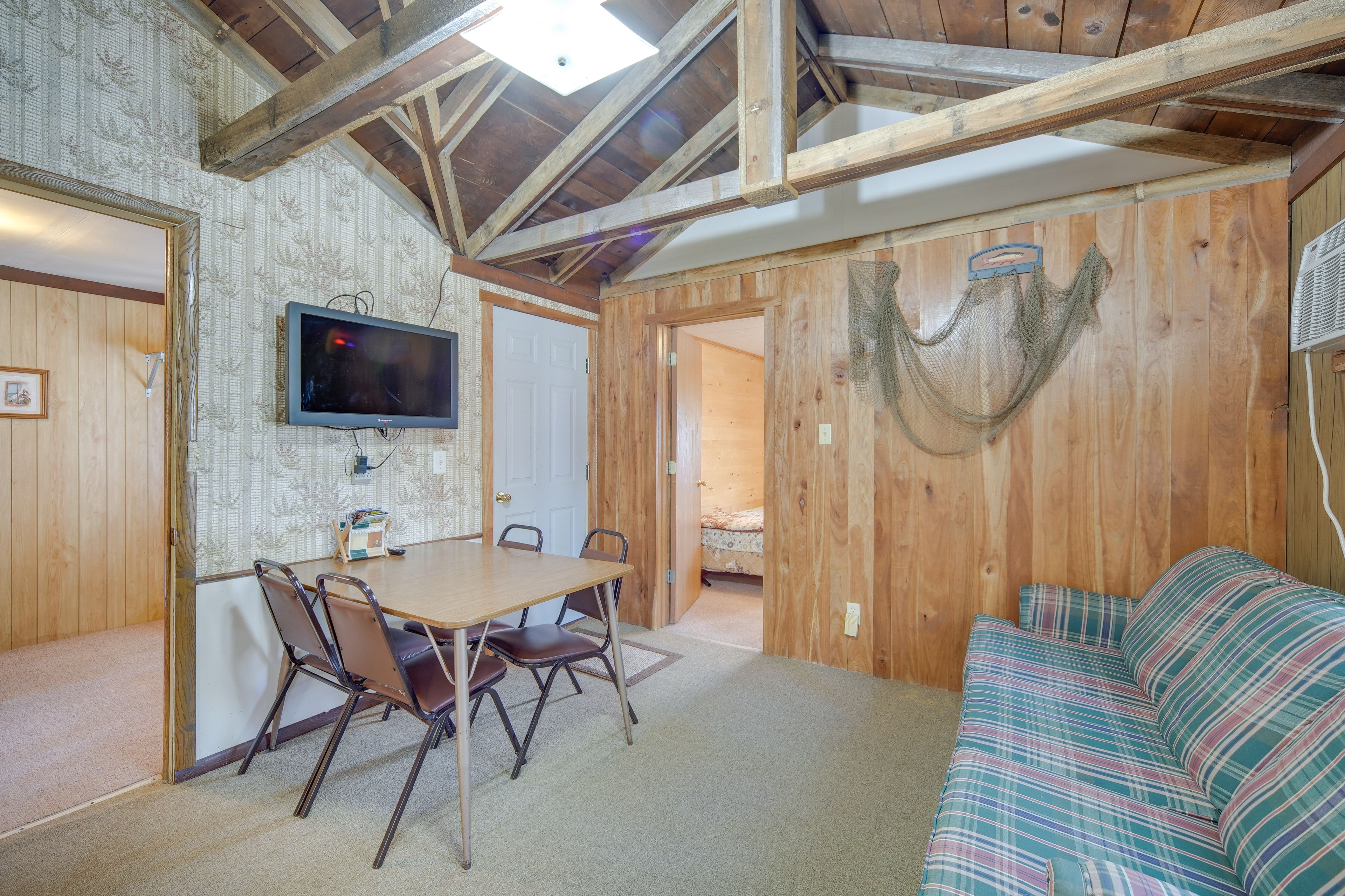 Living Room | Flat-Screen Cable TV | A/C Unit