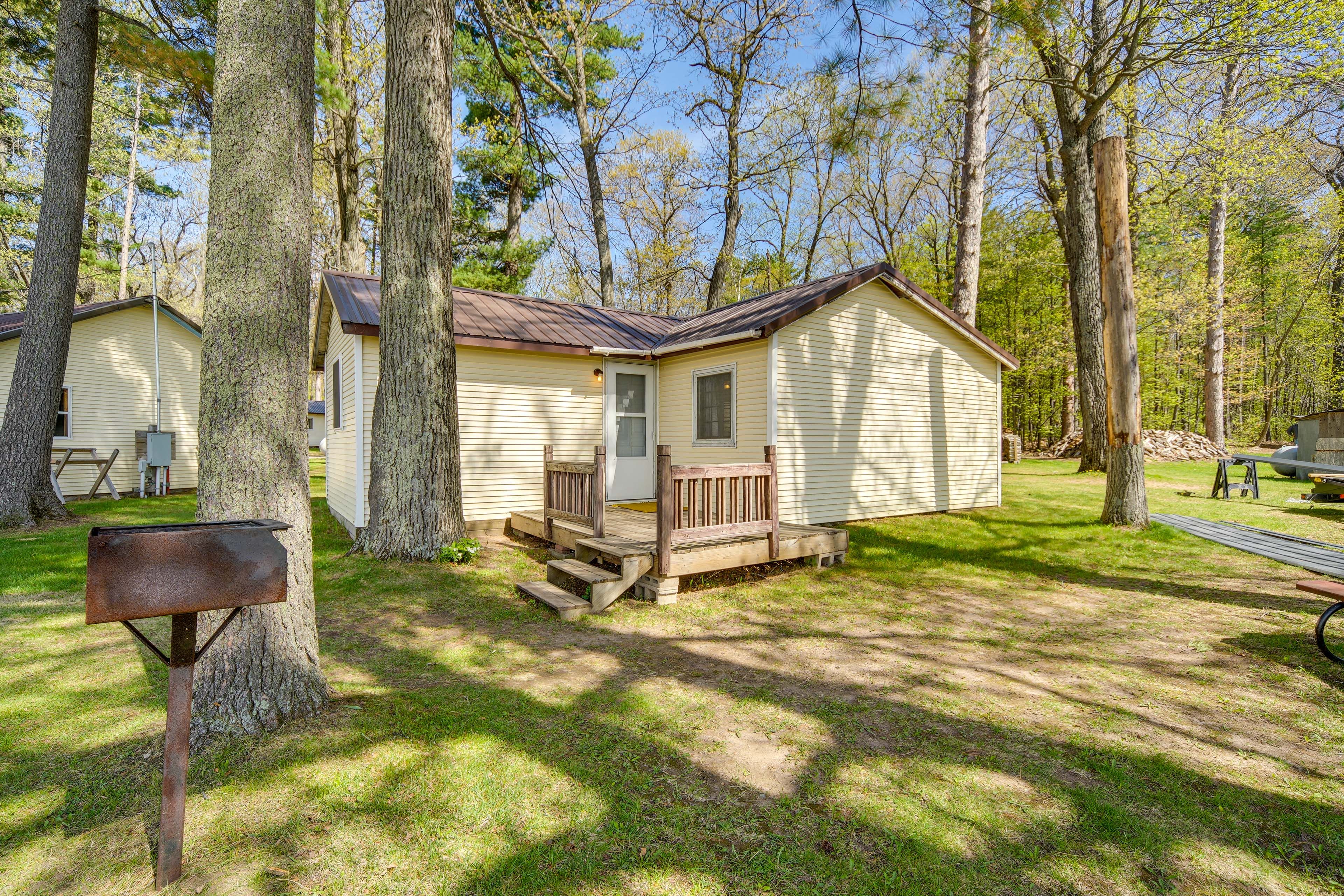 Stone Lake Vacation Rental | 3BR | 1BA | 3 Steps to Access | 1,000 Sq Ft