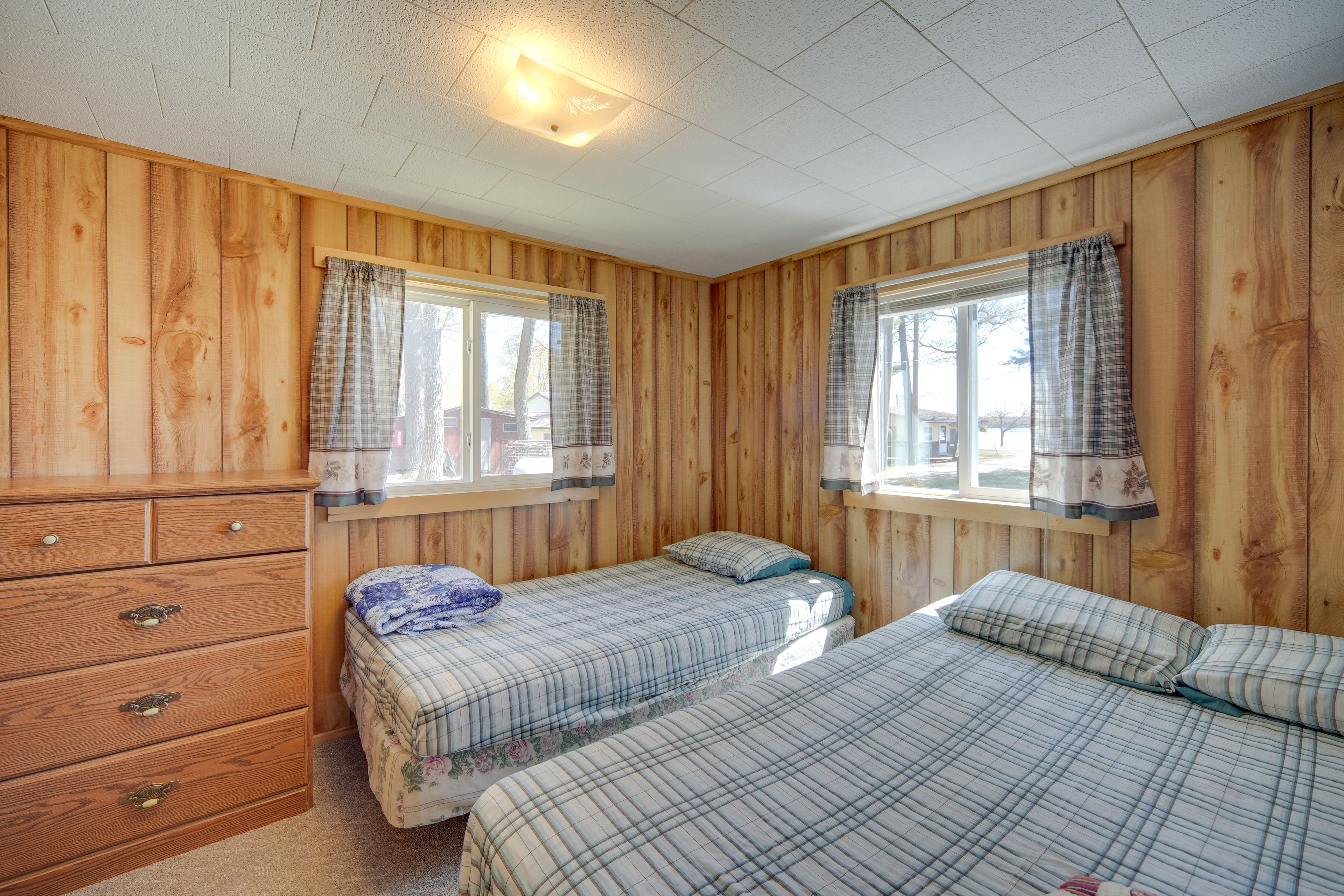 Bedroom 2 | Full Bed | Twin Bed