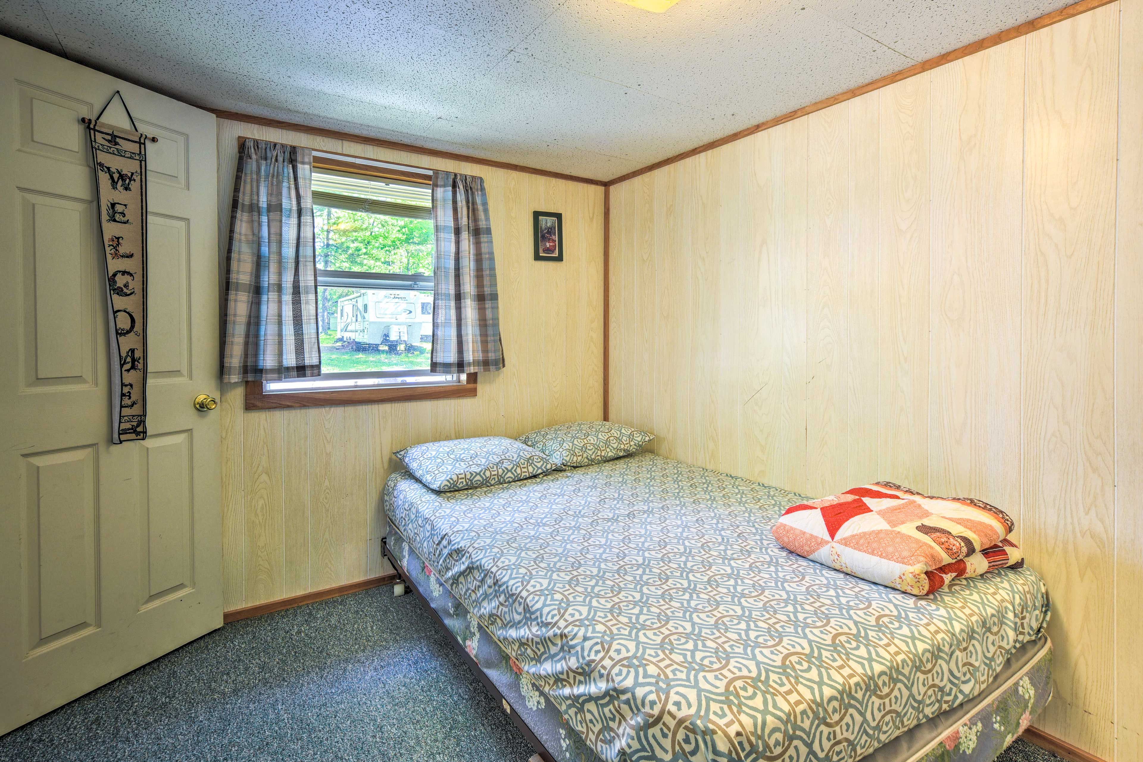 Bedroom 1 | Full Bed | Linens Provided | 1st Floor