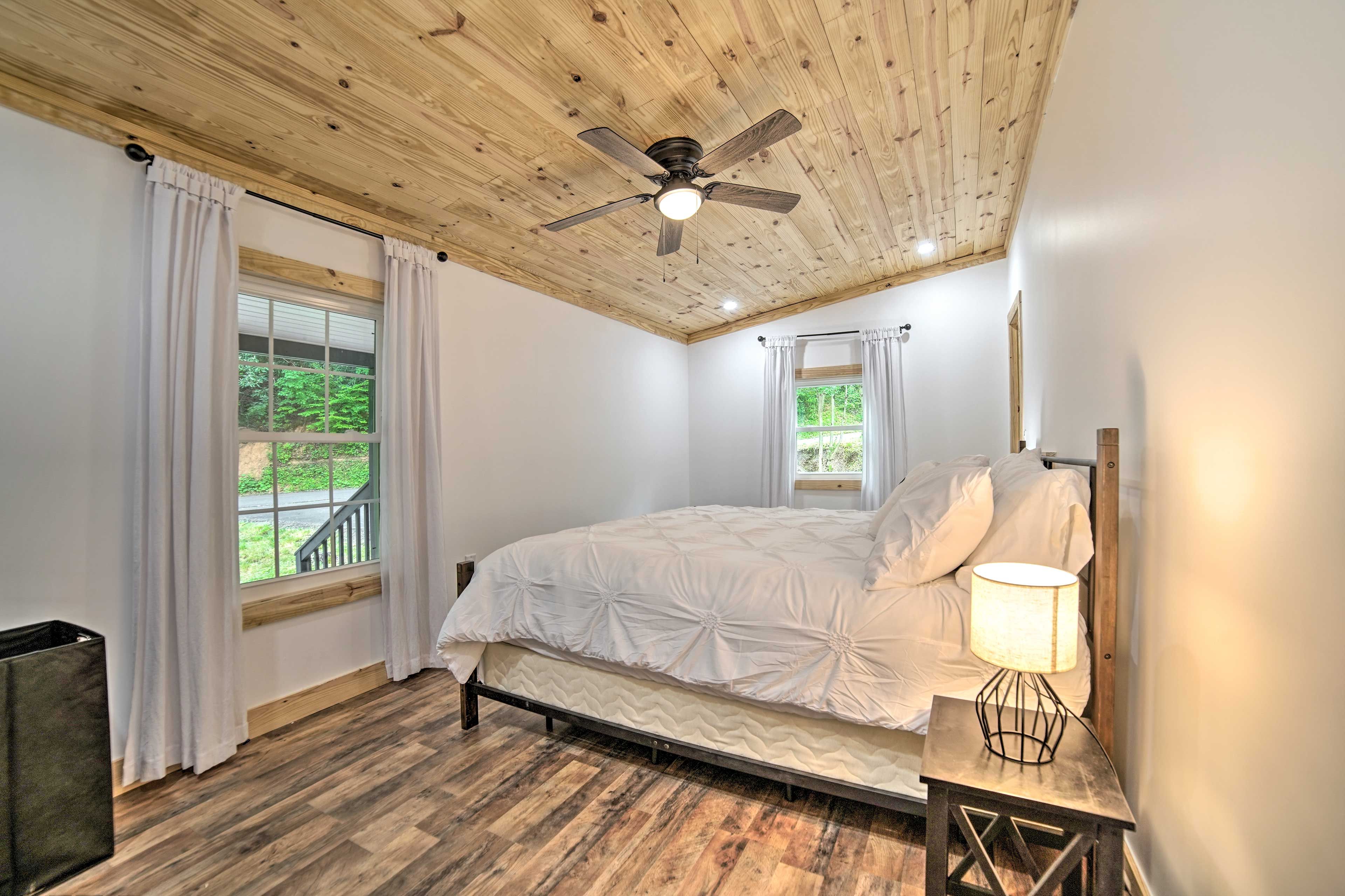 Bedroom 1 | Queen Bed | Linen Provided