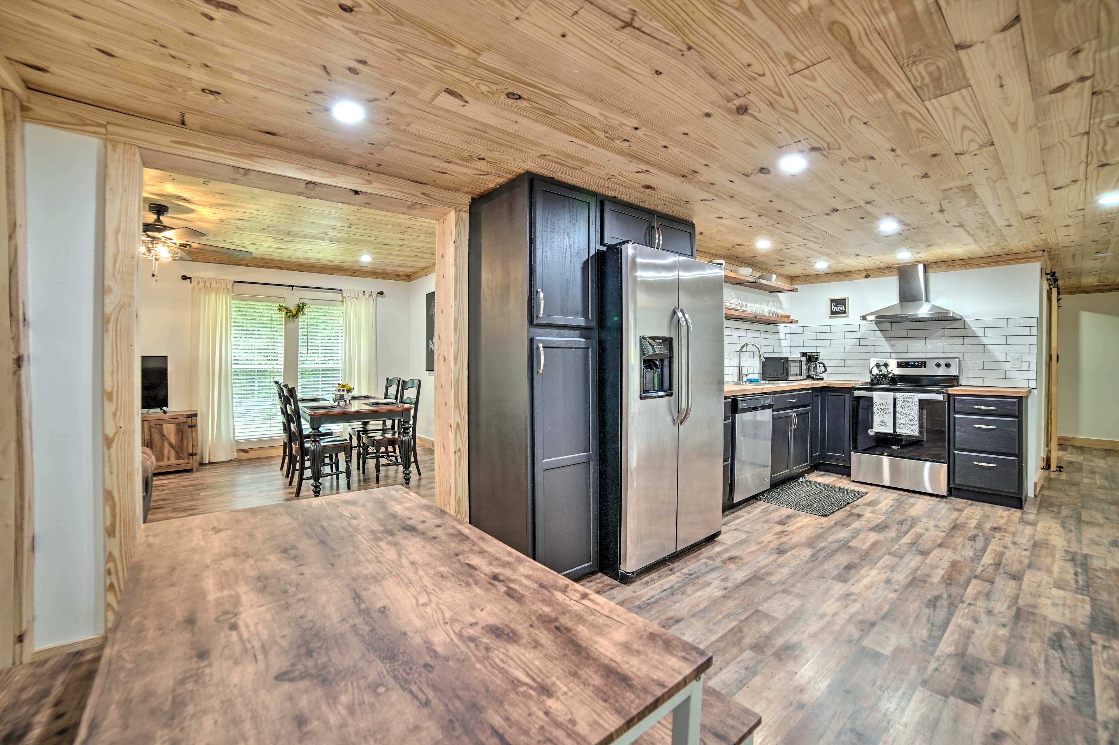 Kitchen | Cooking Basics | Paper Towels/Trash Bags Provided
