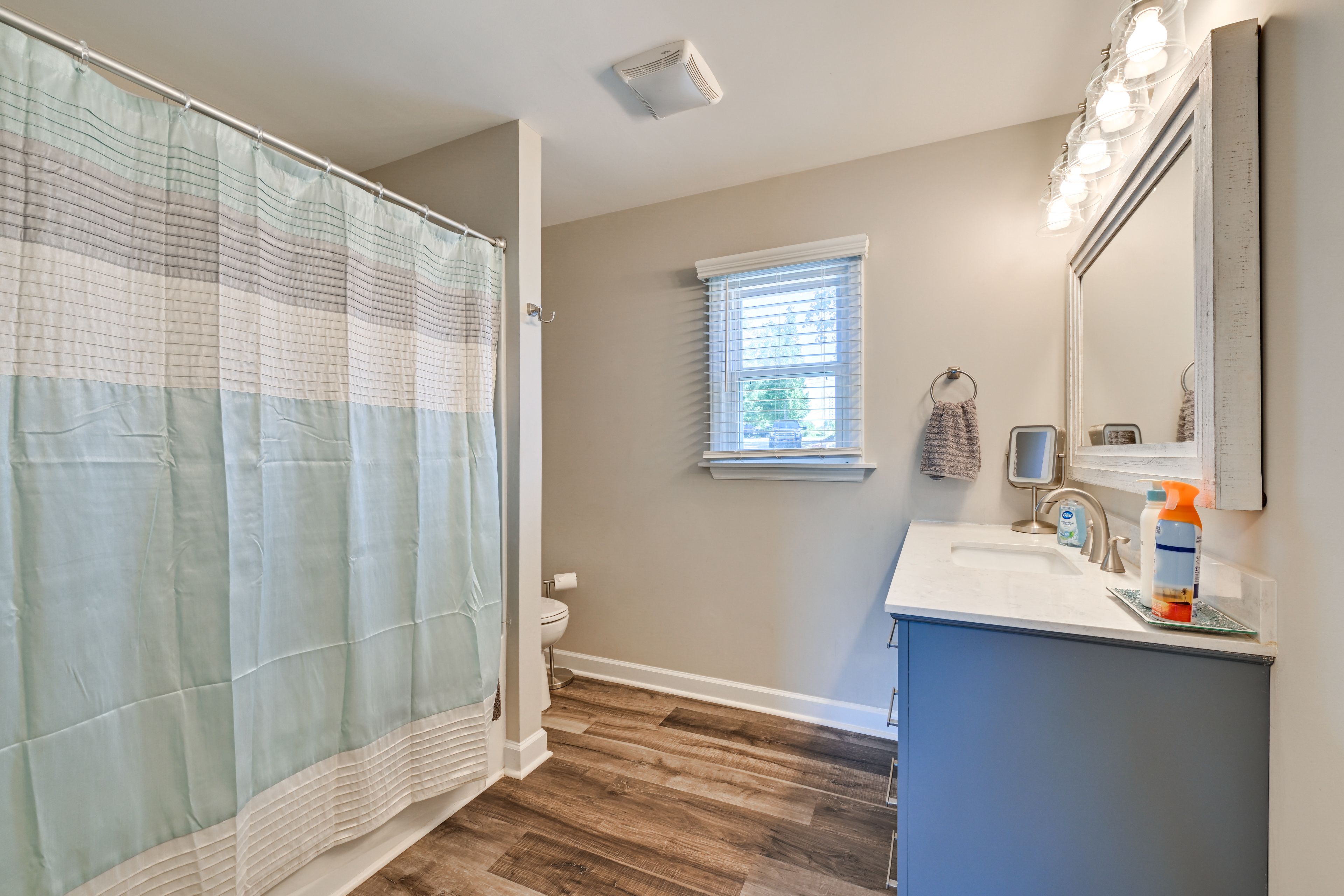Full Bathroom