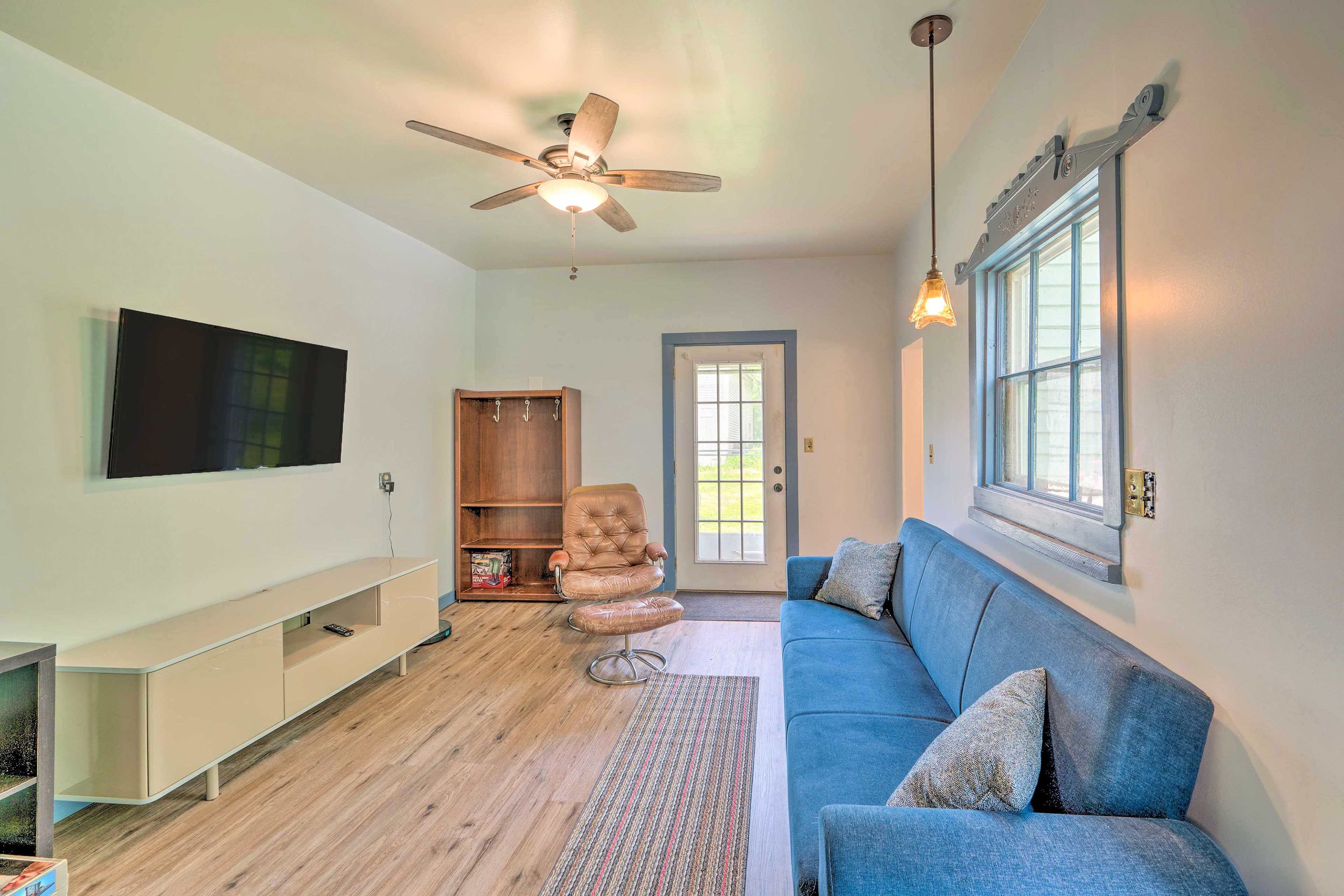 Living Room | Board Games | Central Heat | Window A/C Unit