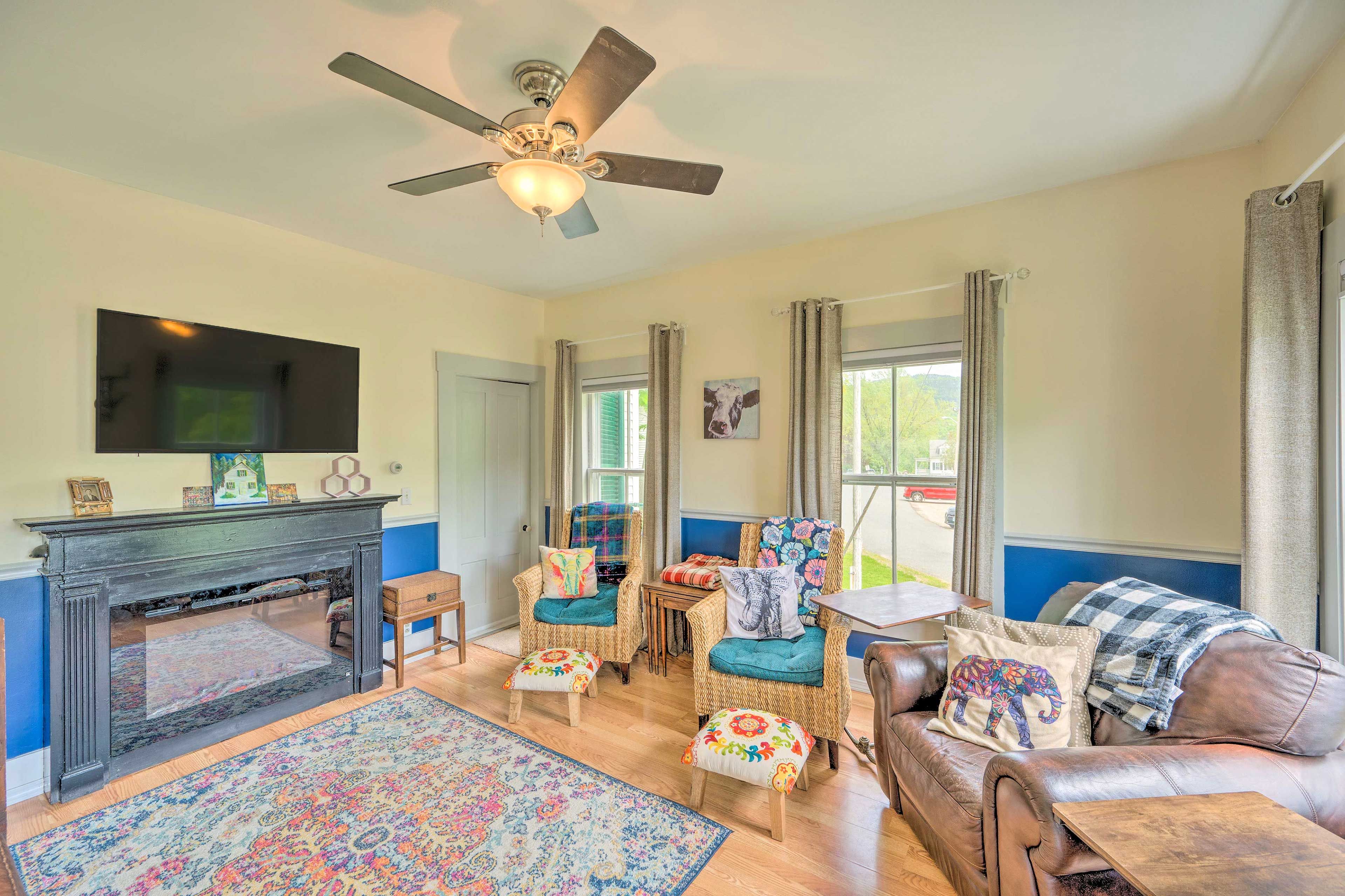 Front Room | Main Level | Free WiFi | Smart TV | Electric Fireplace