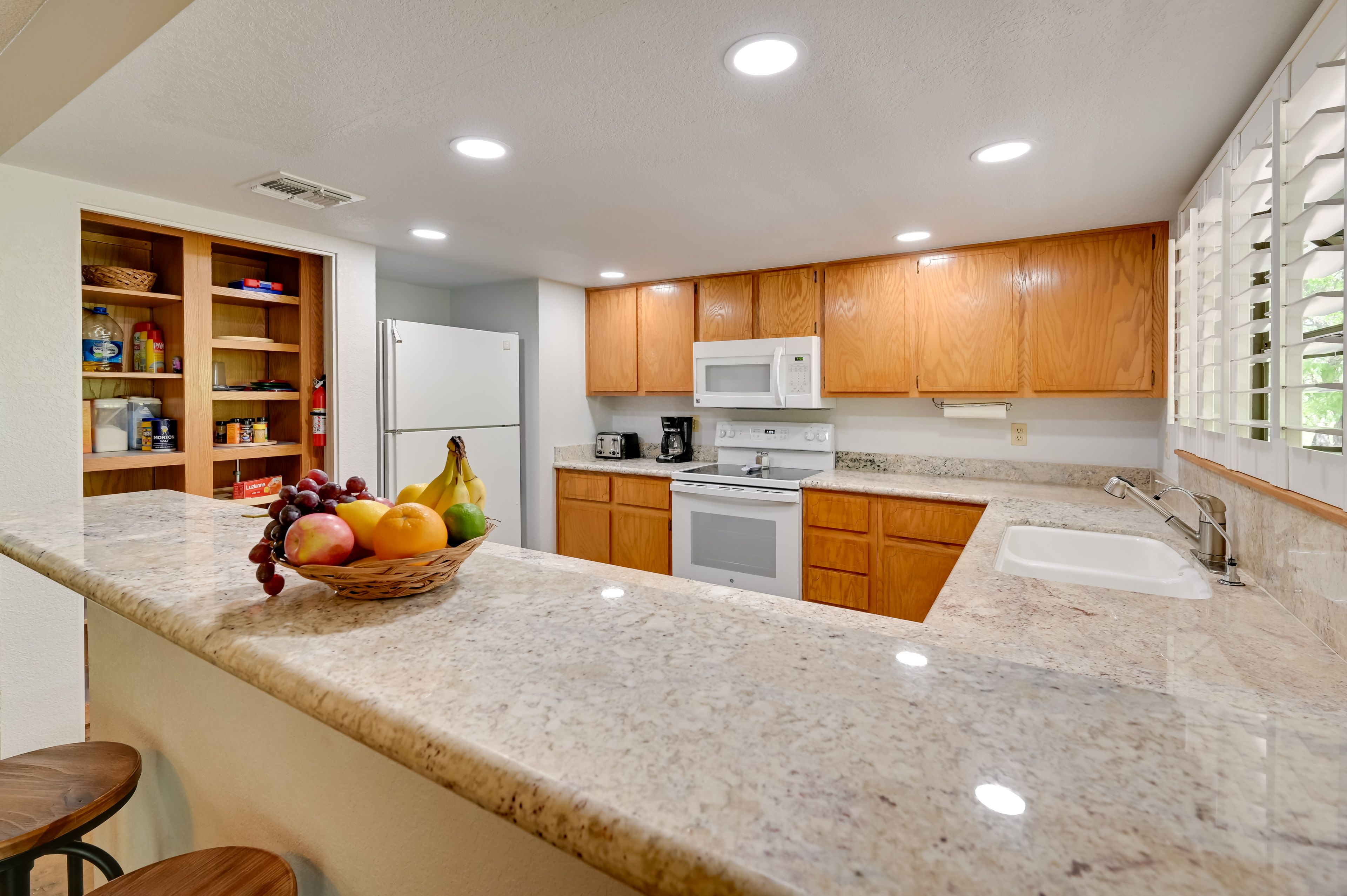Kitchen | Breakfast Bar