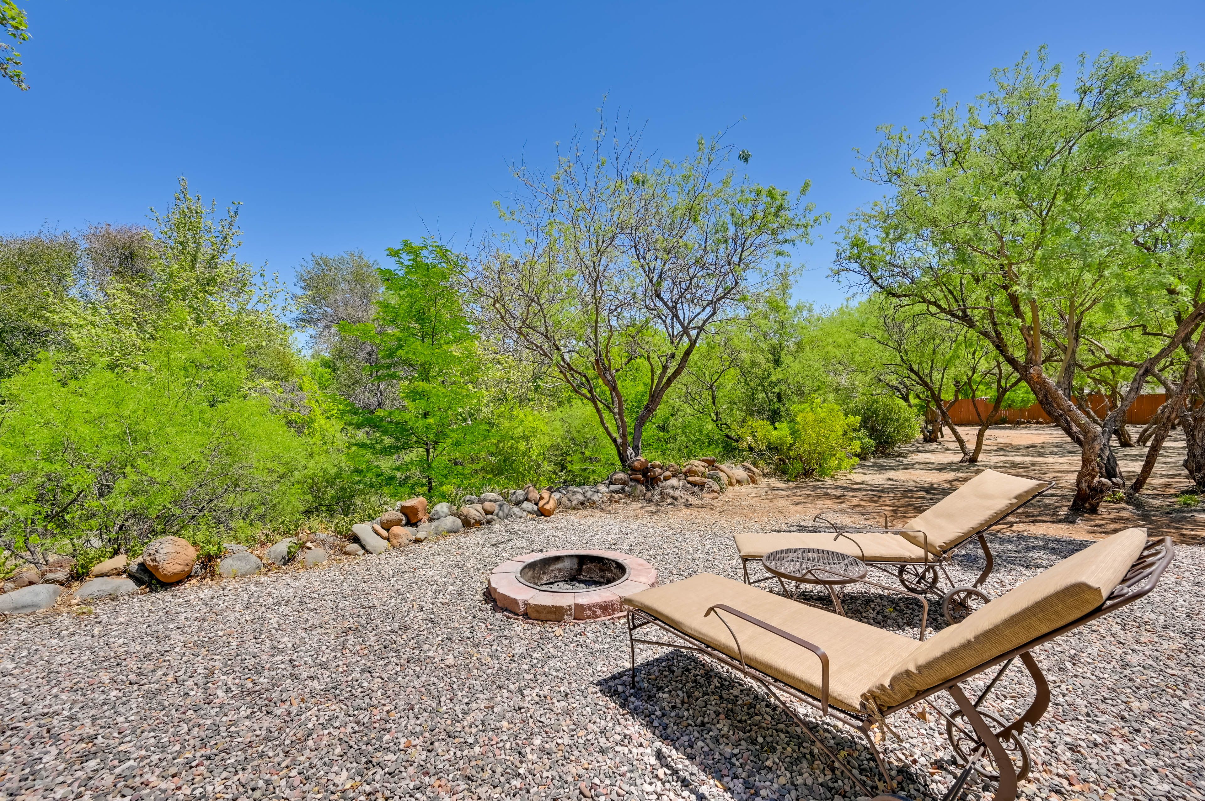 Private Yard | Fire Pit