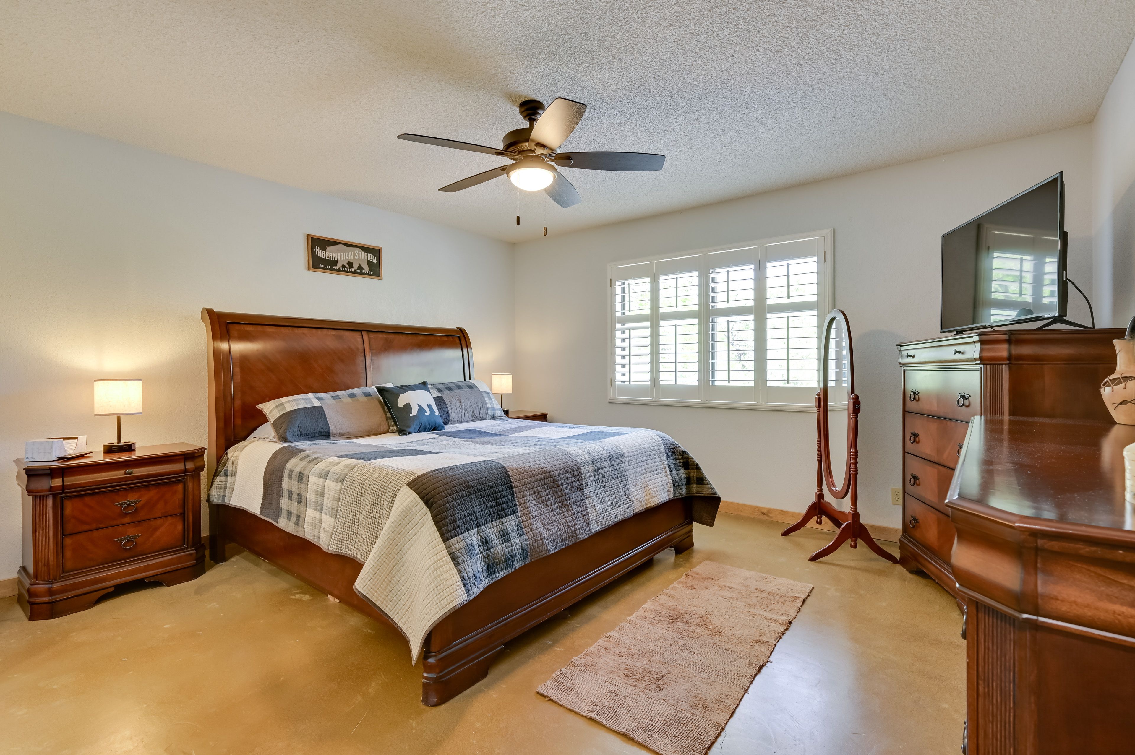 Bedroom 1 | King Bed