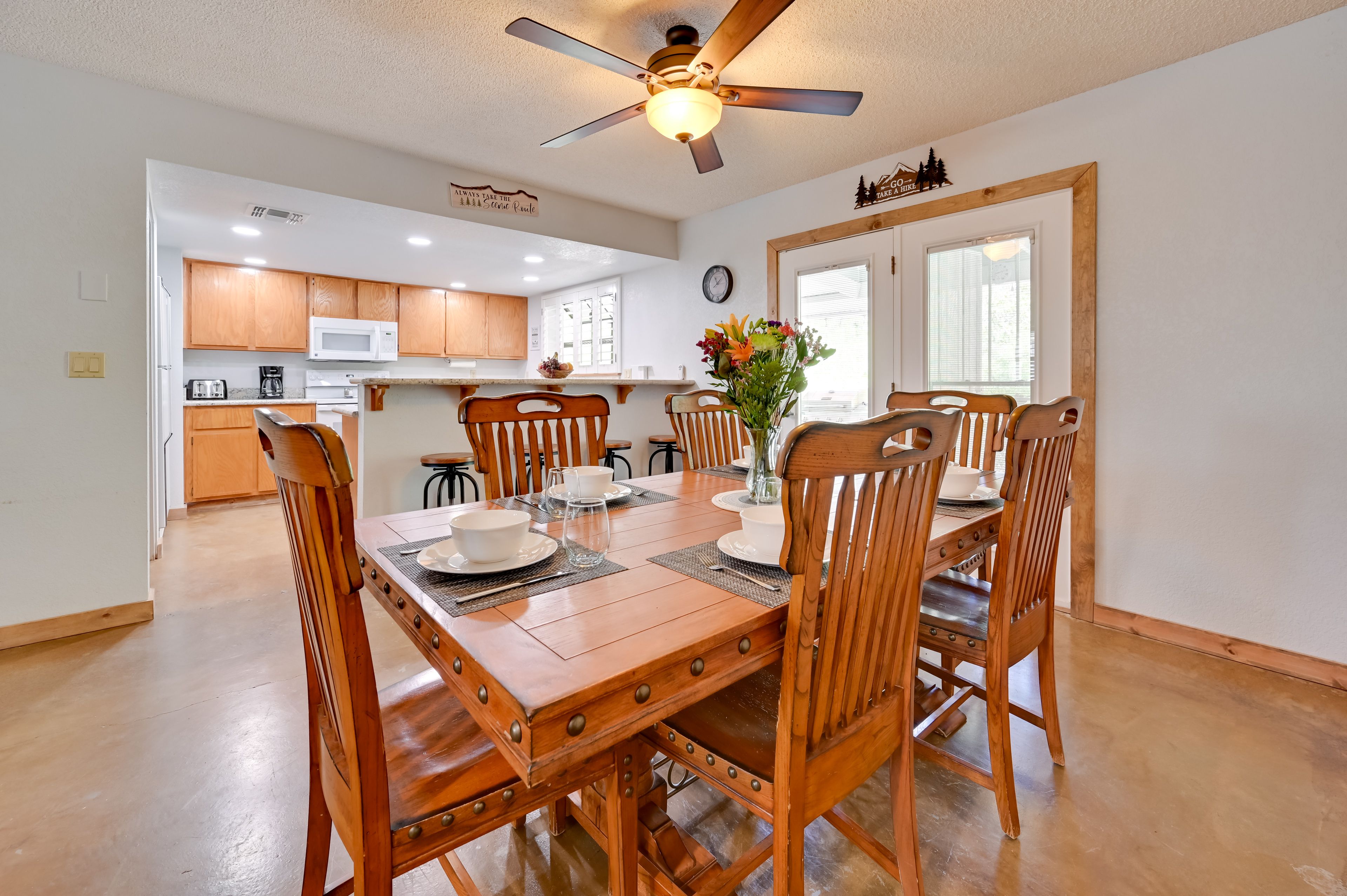 Dining Area | Dishware & Flatware Provided