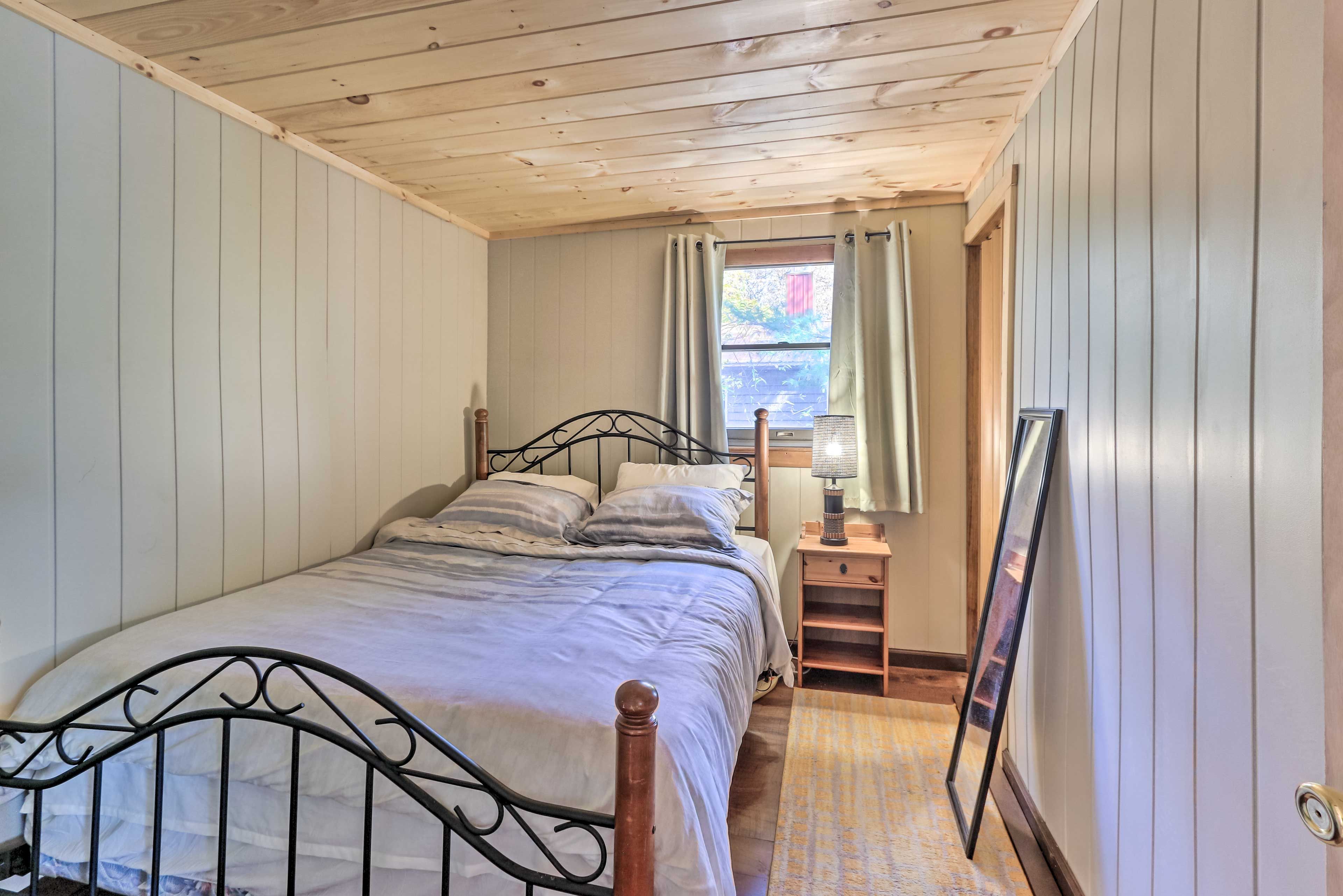 Bedroom 1 | Queen Bed | Linens Provided