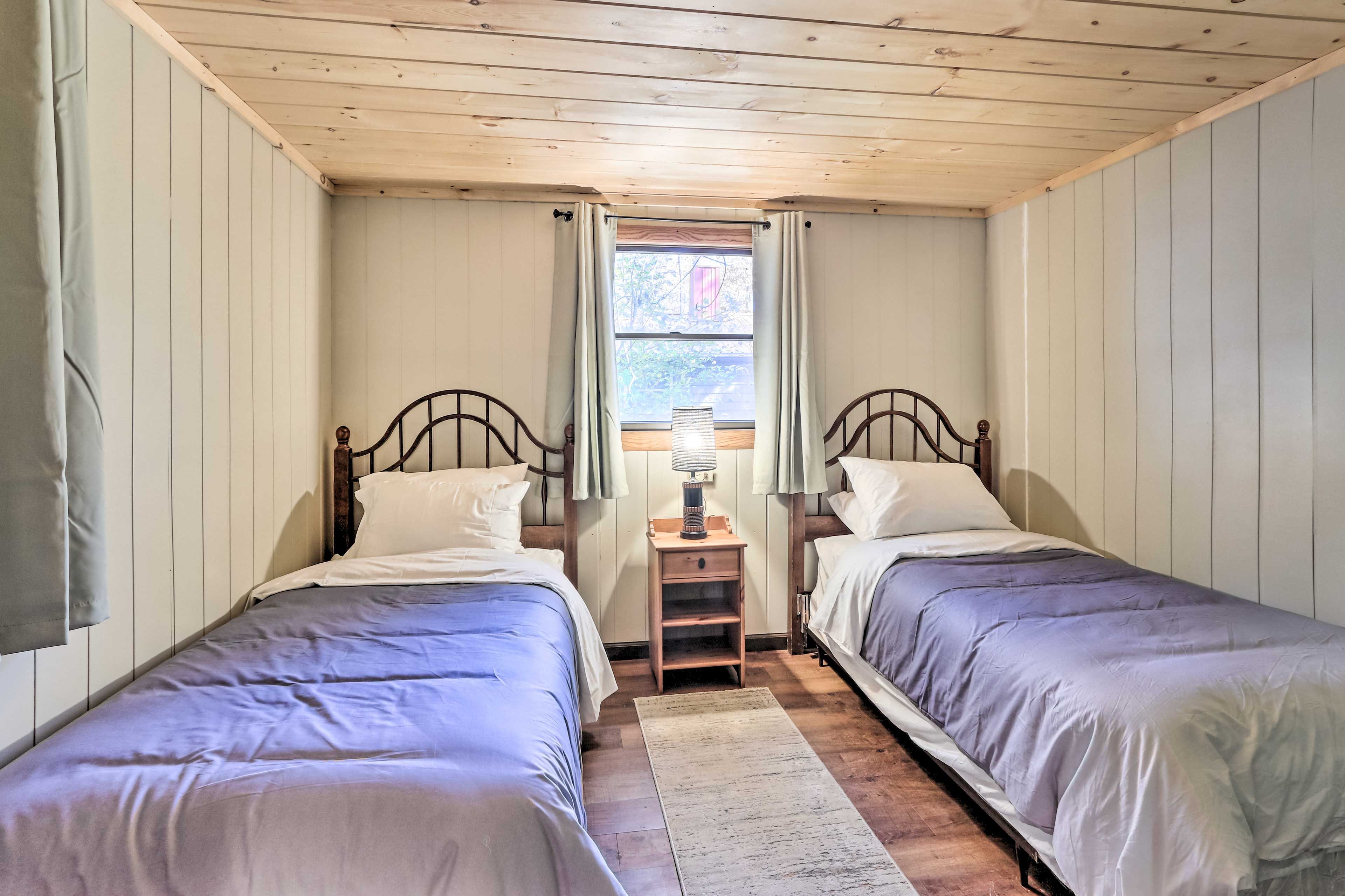 Bedroom 2 | 2 Twin Beds