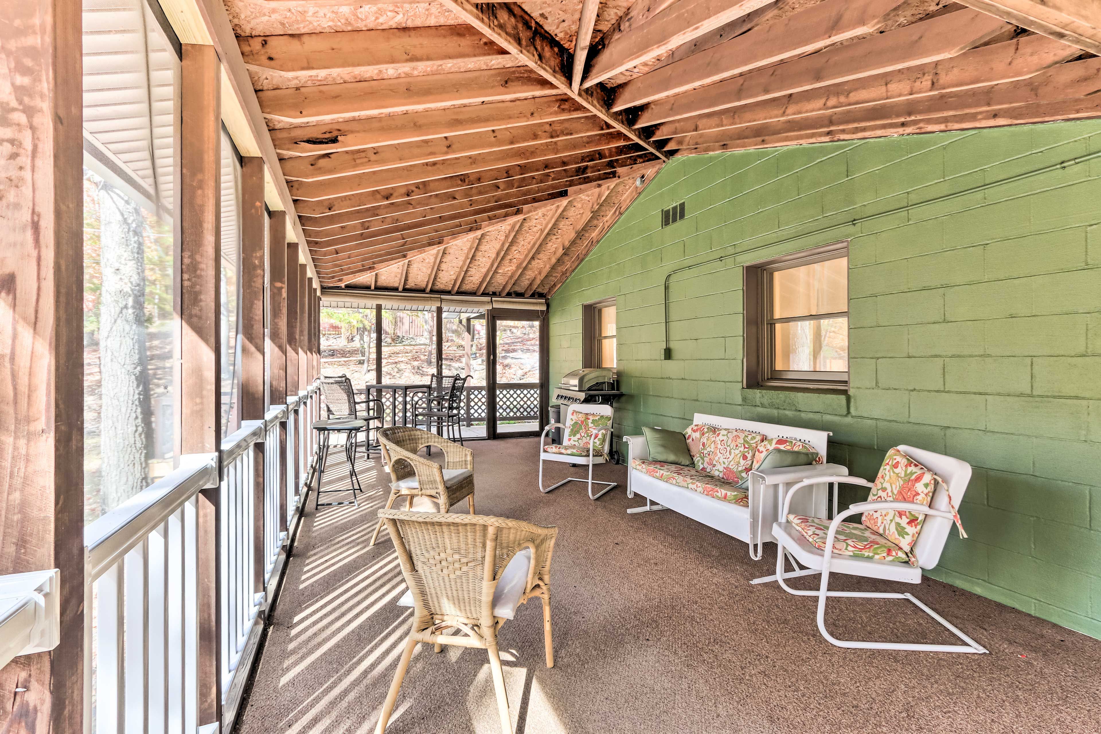 Screened-In Porch | Gas Grill | ~10 Mi to Fort Loudoun