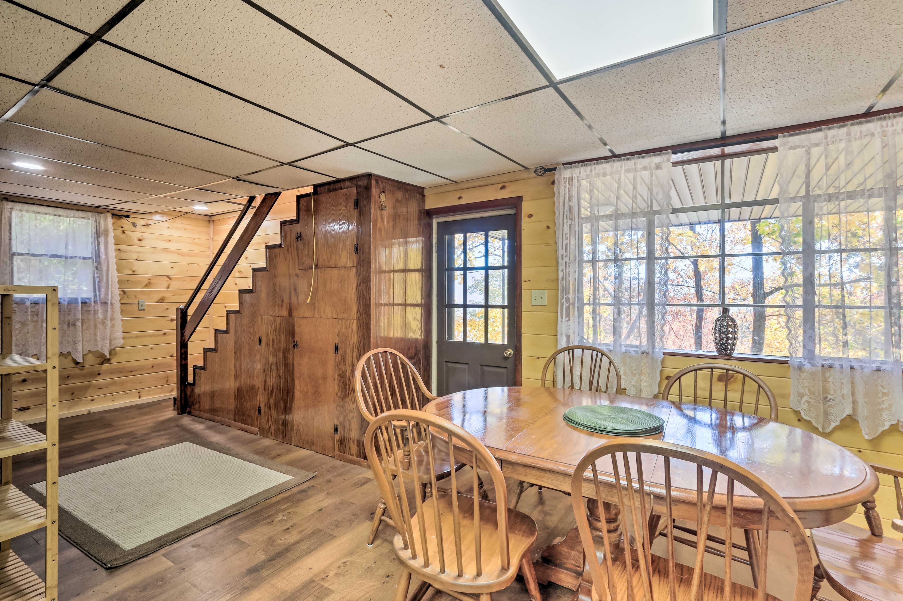 Dining Area | Dishware & Flatware Provided | Lower Level