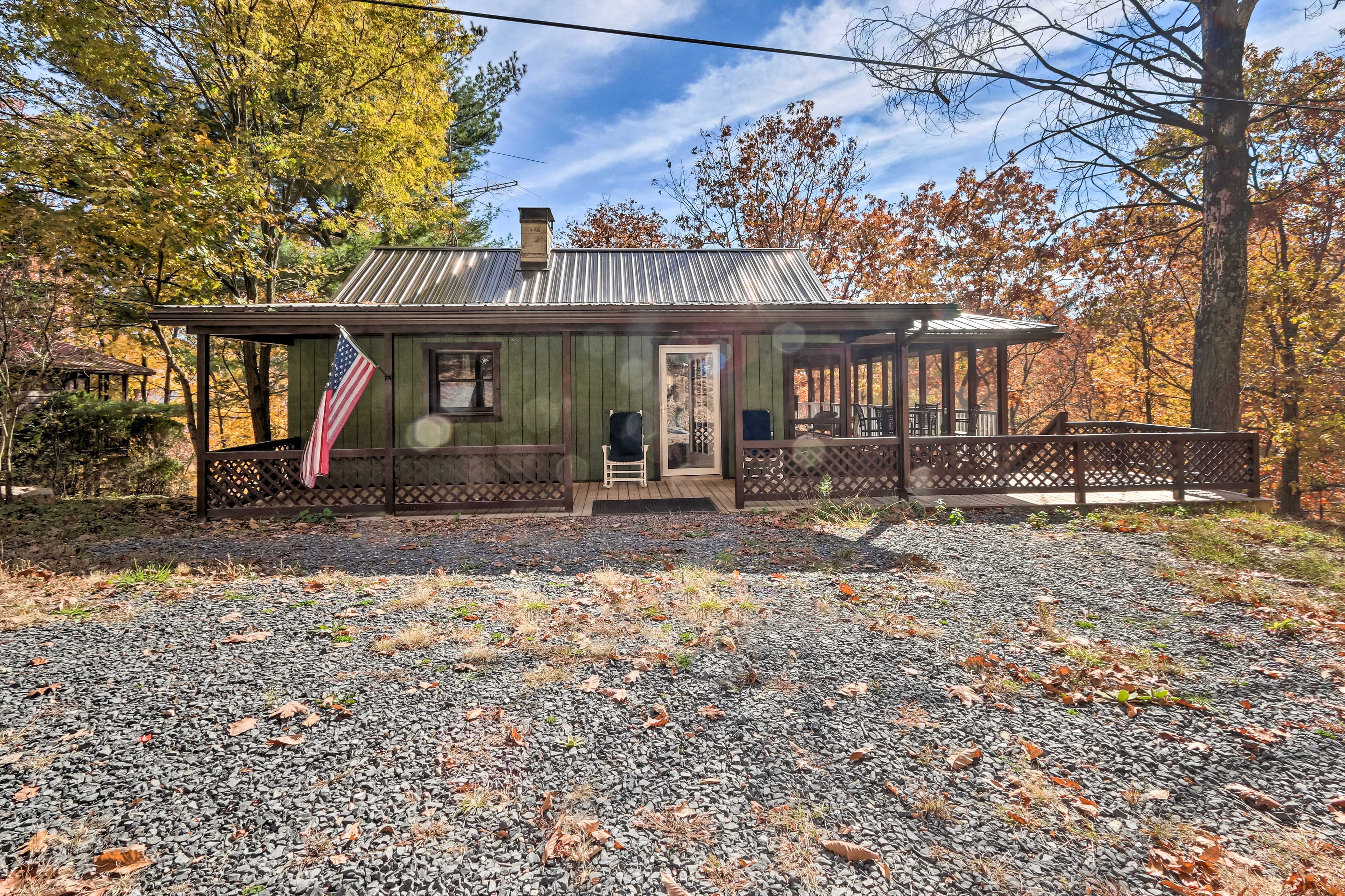 Fort Loudon Vacation Rental | 2BR | 1BA | 1,200 Sq Ft | Stairs Required