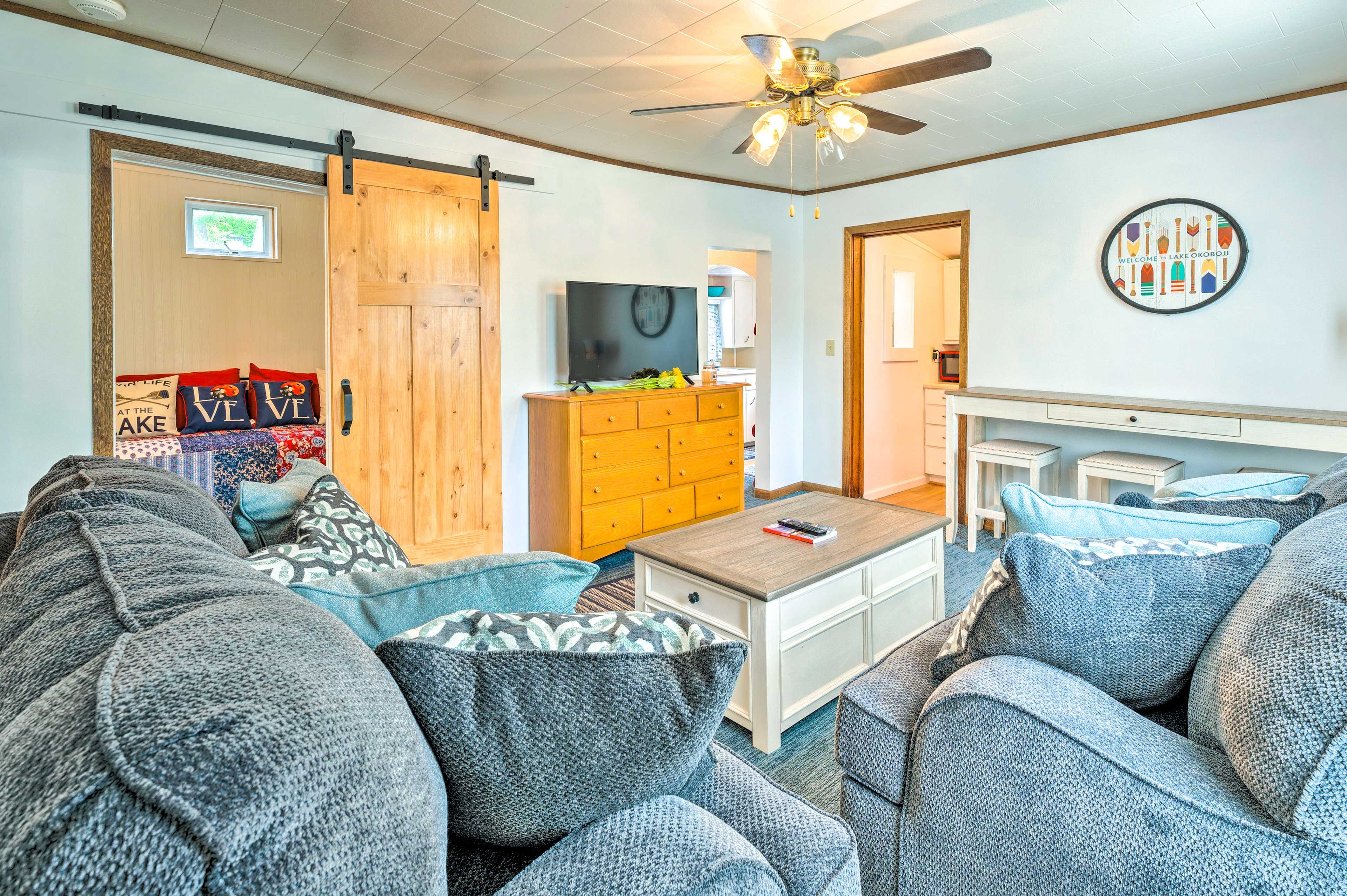 Living Area | A/C Units | Free WiFi | Smart TV w/ Cable