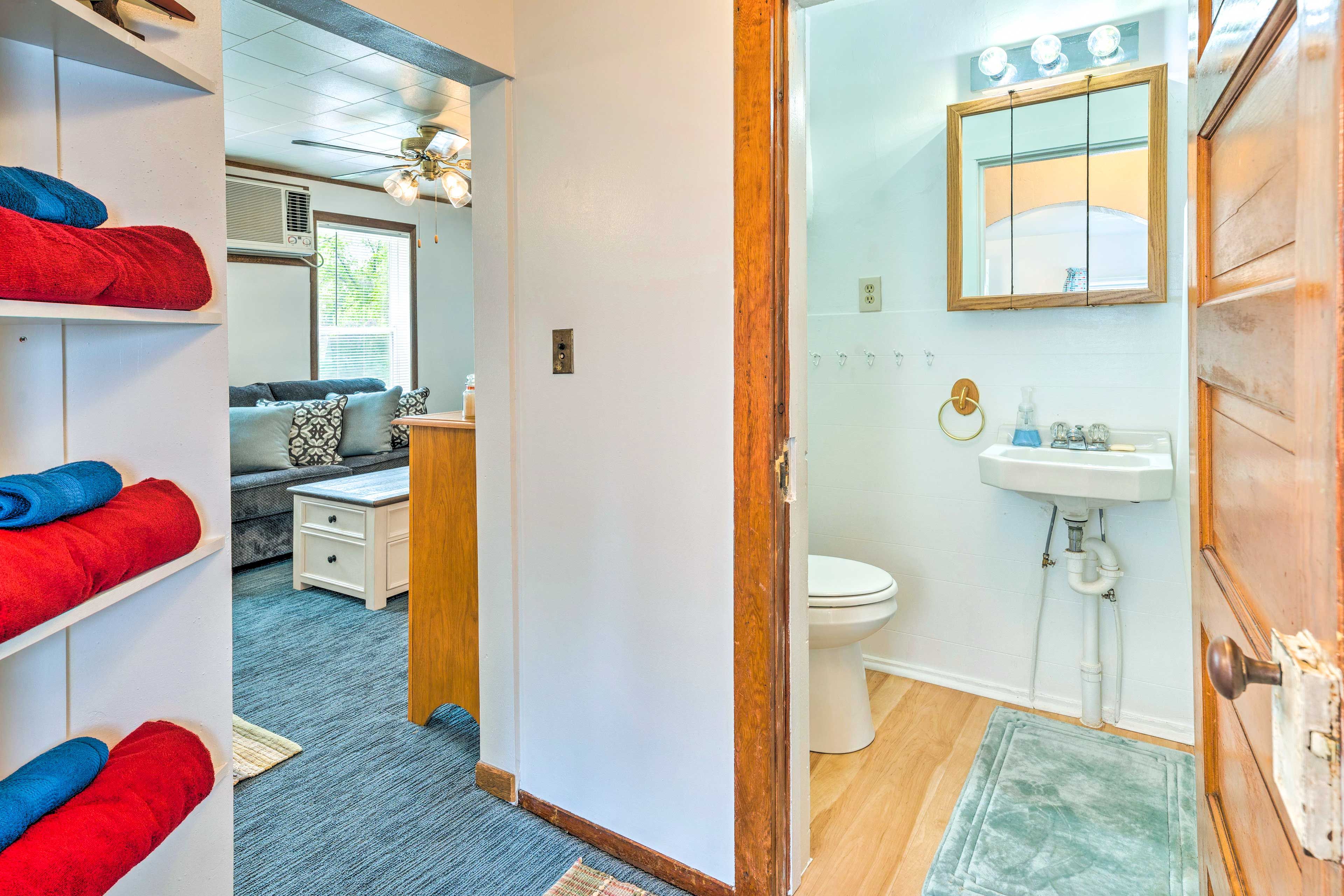 Full Bathroom | Walk-In Shower | Towels Provided
