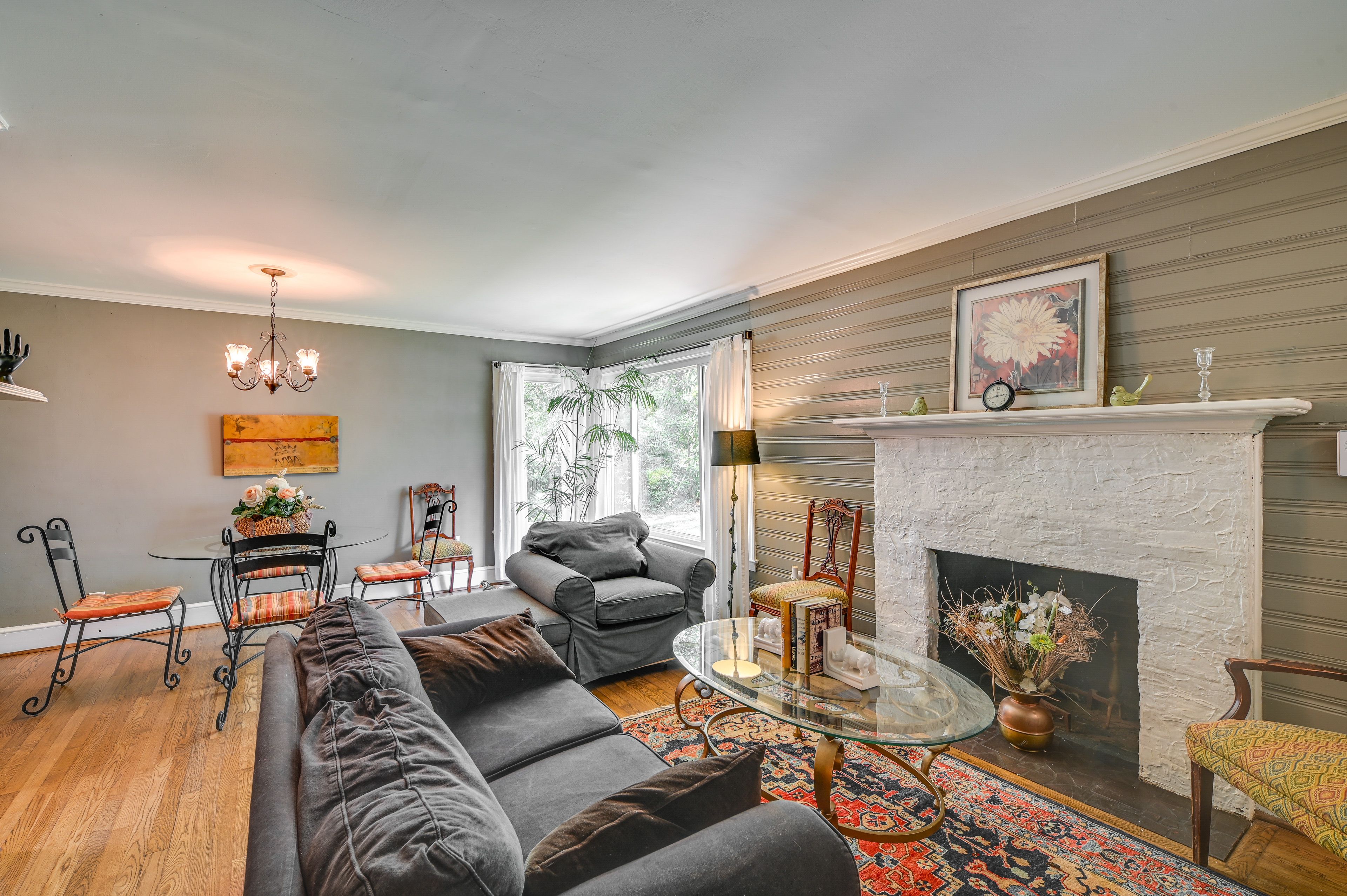 Family Room | Central Air Conditioning/Heat | Free WiFi | Books
