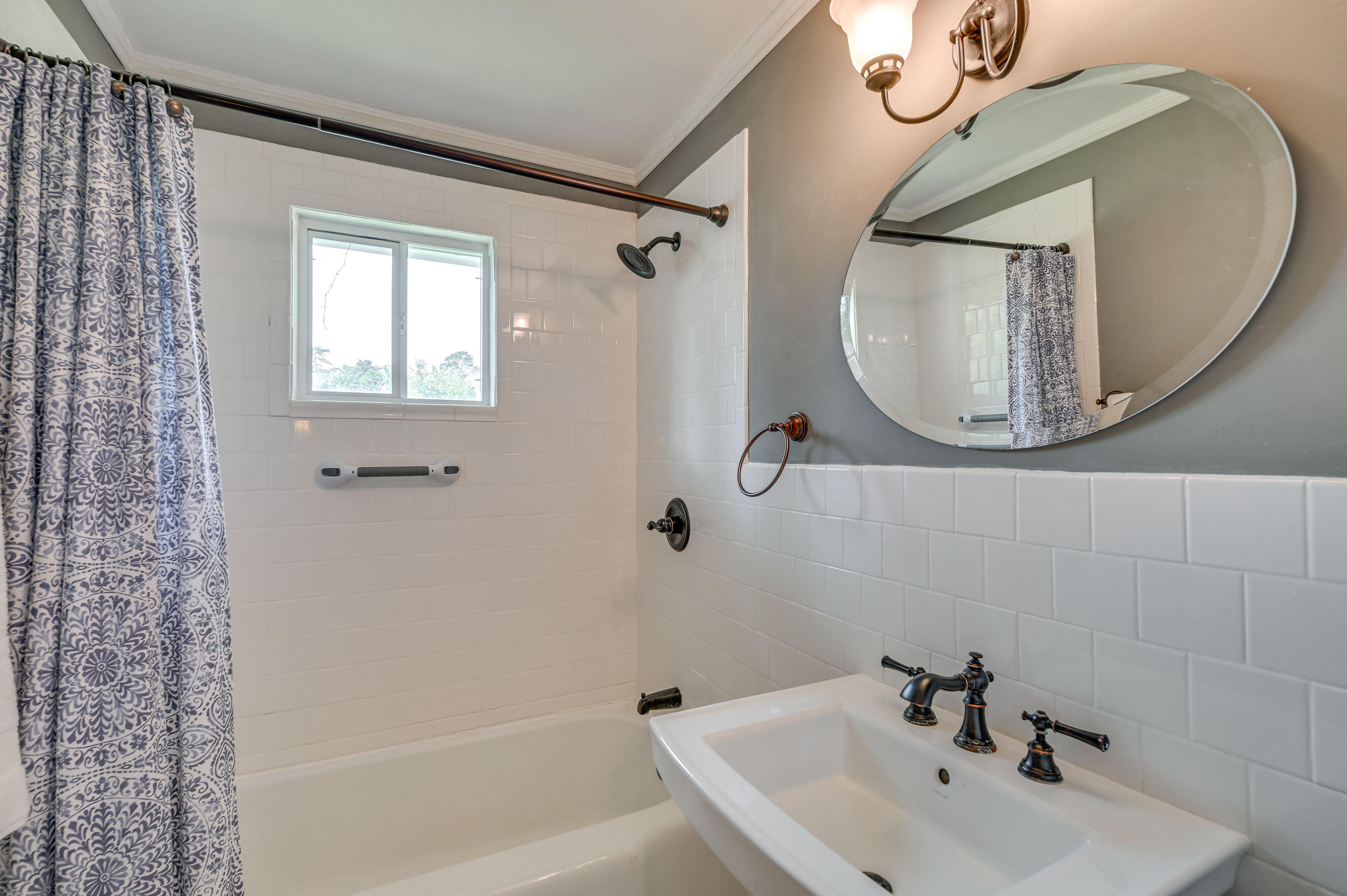 Full Bathroom | Complimentary Toiletries | Towels Provided | Hair Dryer
