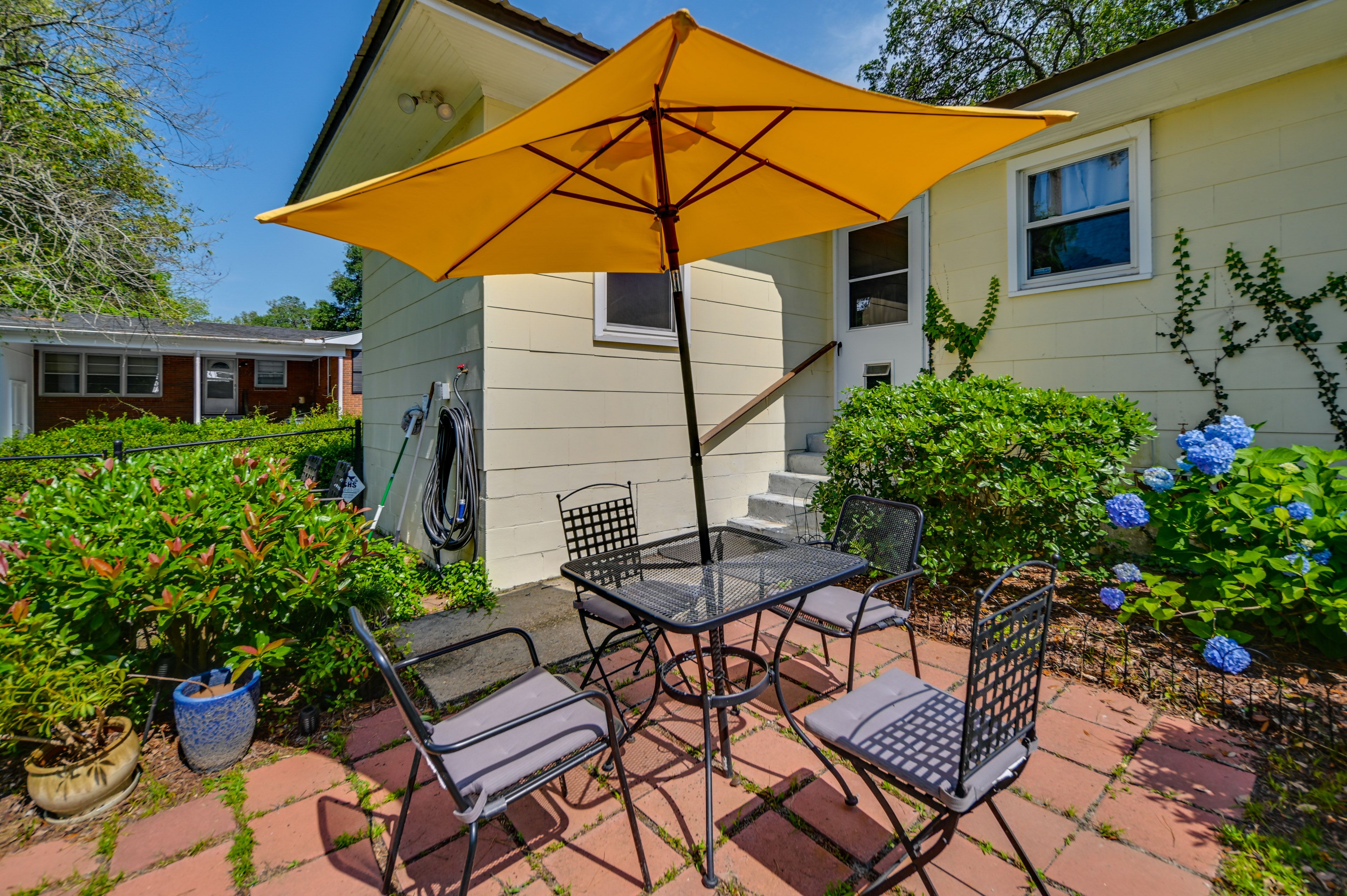 Shared Backyard | Outdoor Dining Area