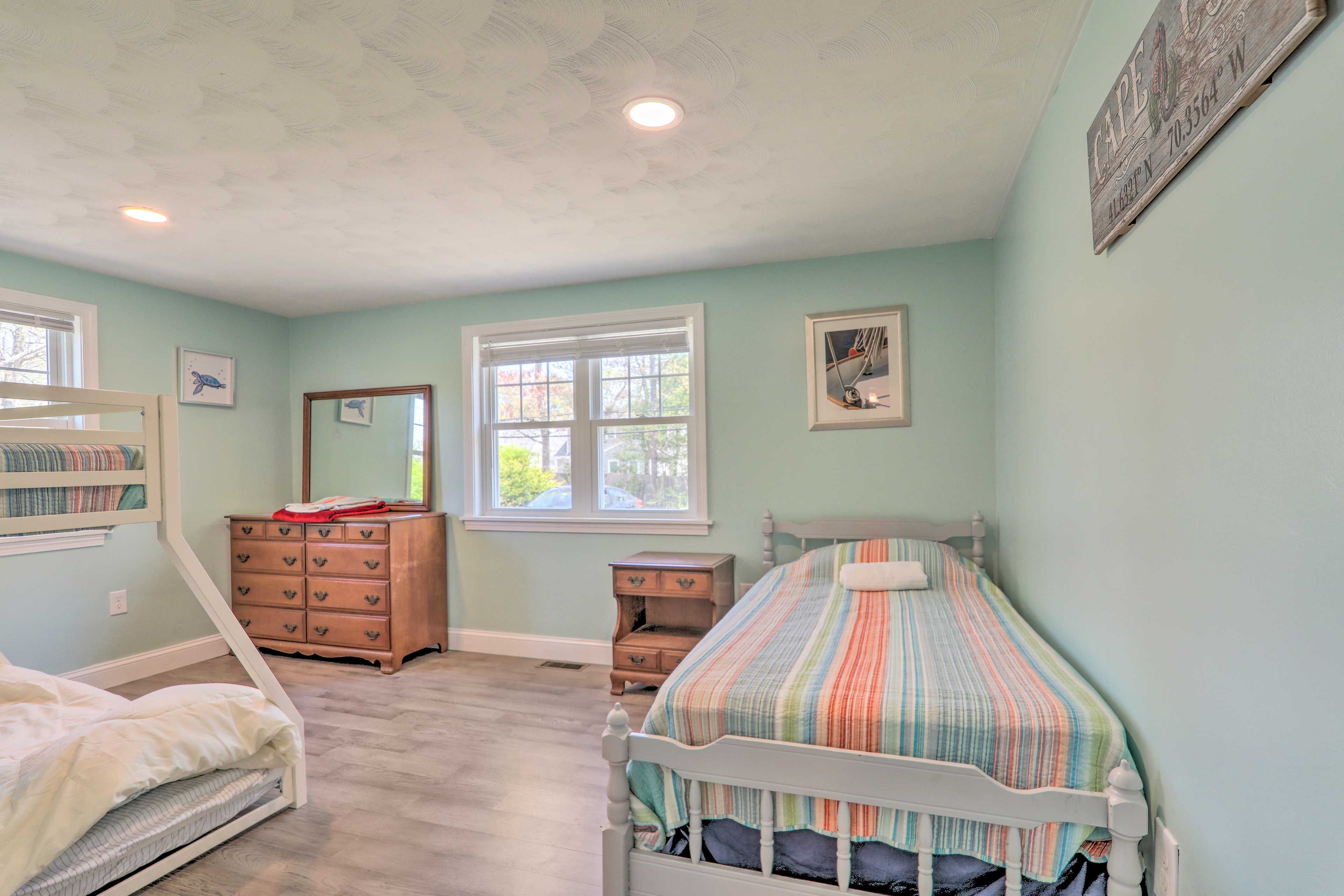Bedroom 3 | Twin/Full Bunk Bed | Twin Bed