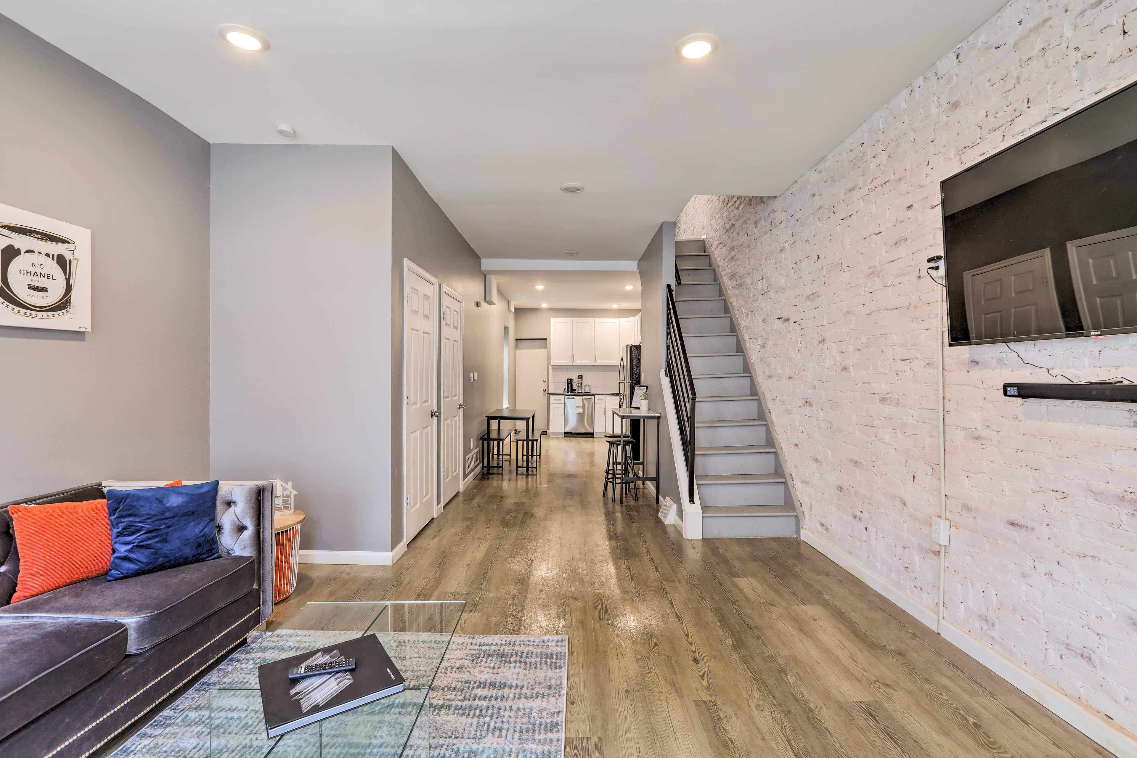 Living Area | Smart TV | Streaming Apps | Bluetooth Speakers | Free WiFi