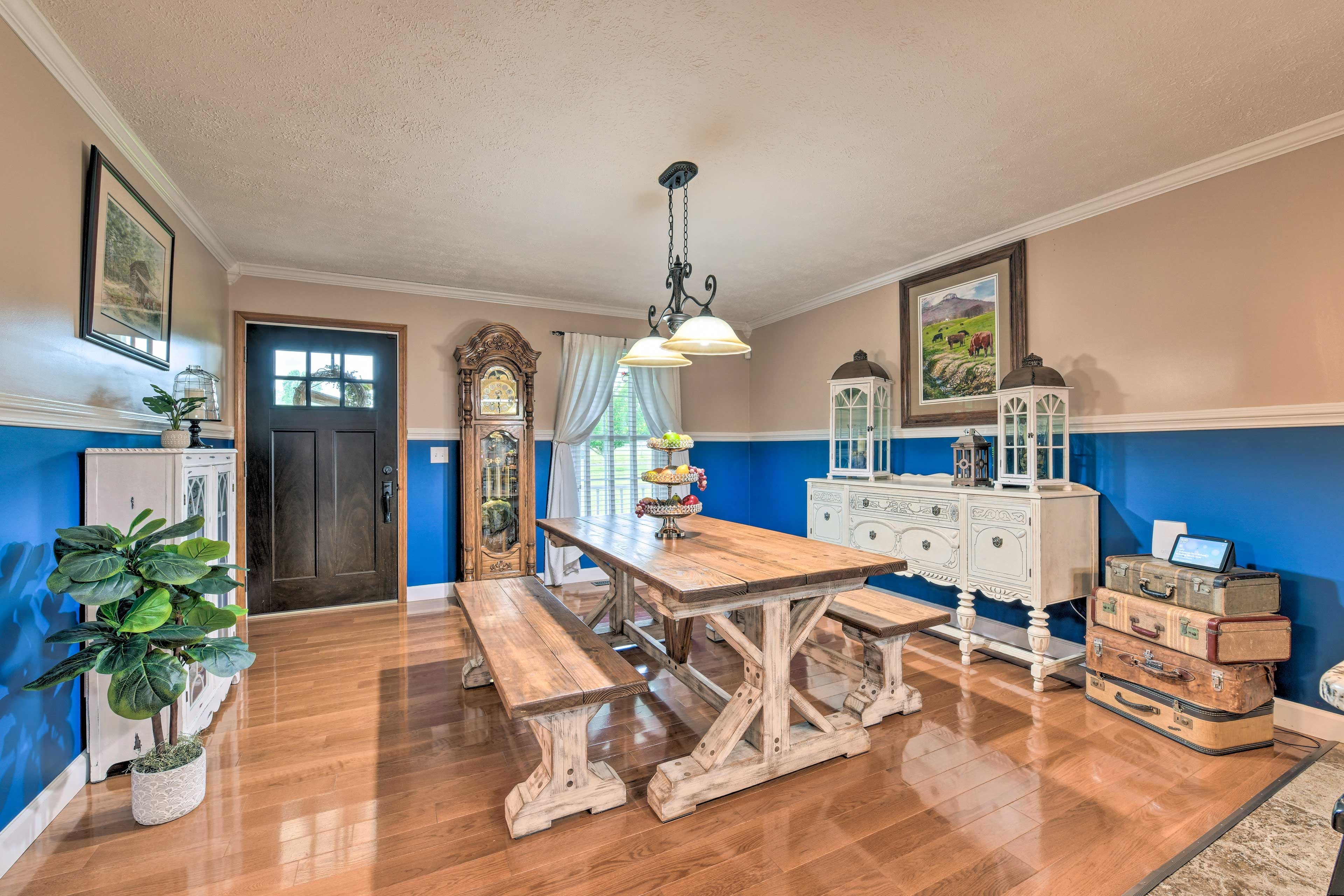 Dining Area | Dishware/Flatware | Trash Bags/Paper Towels