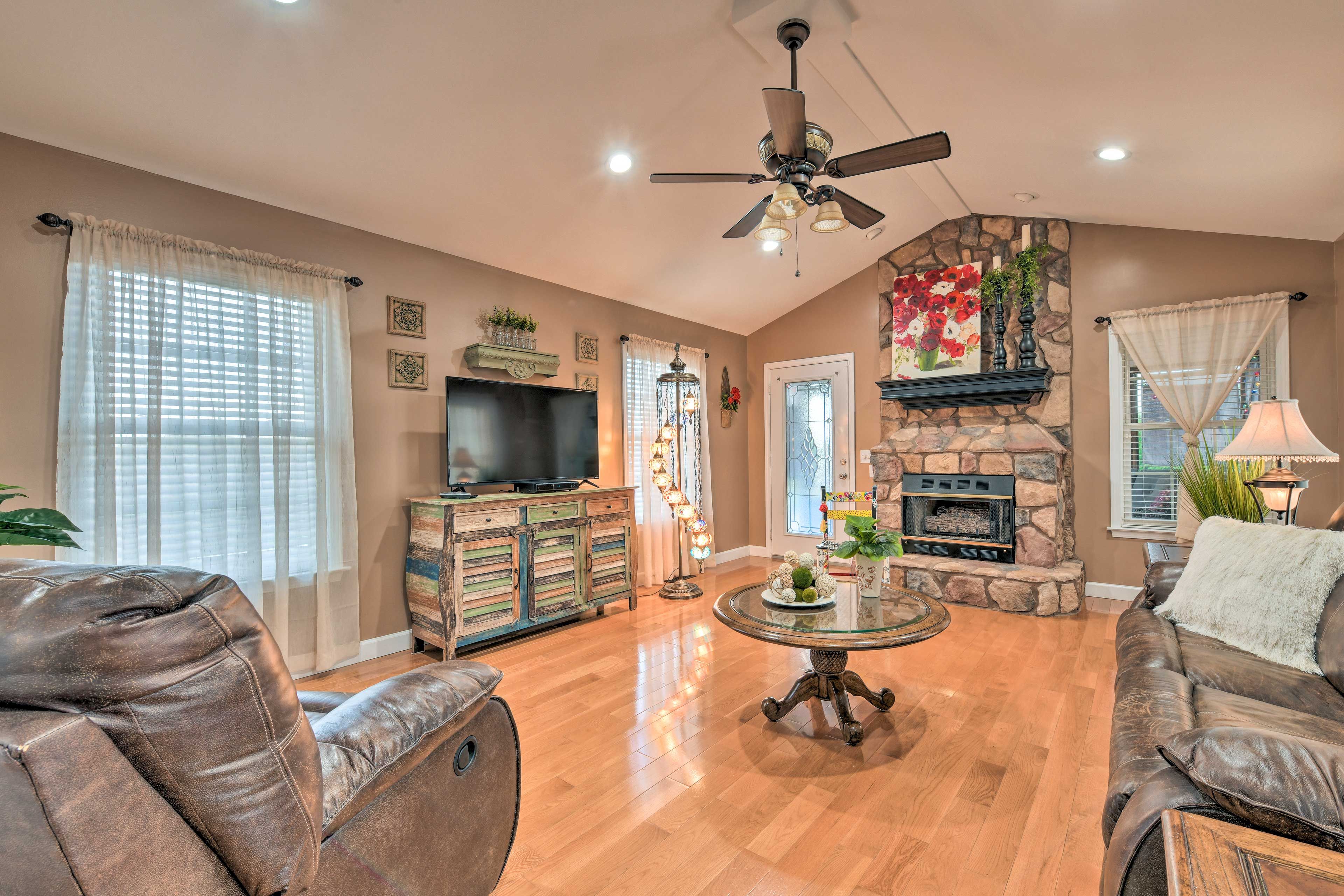 Living Room | Fireplace Not Available