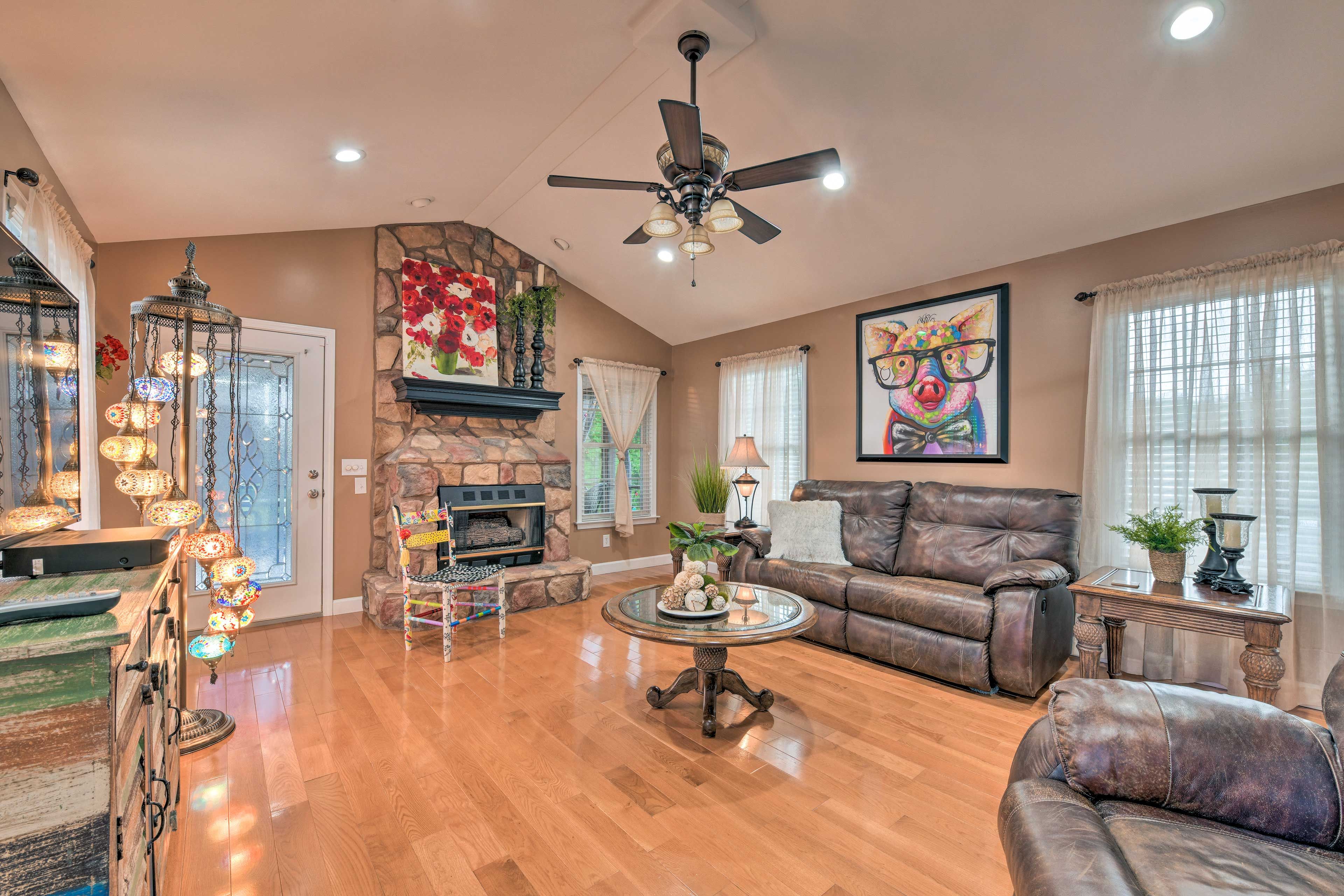 Living Room | Smart TV | Free WiFi | Queen Air Mattress