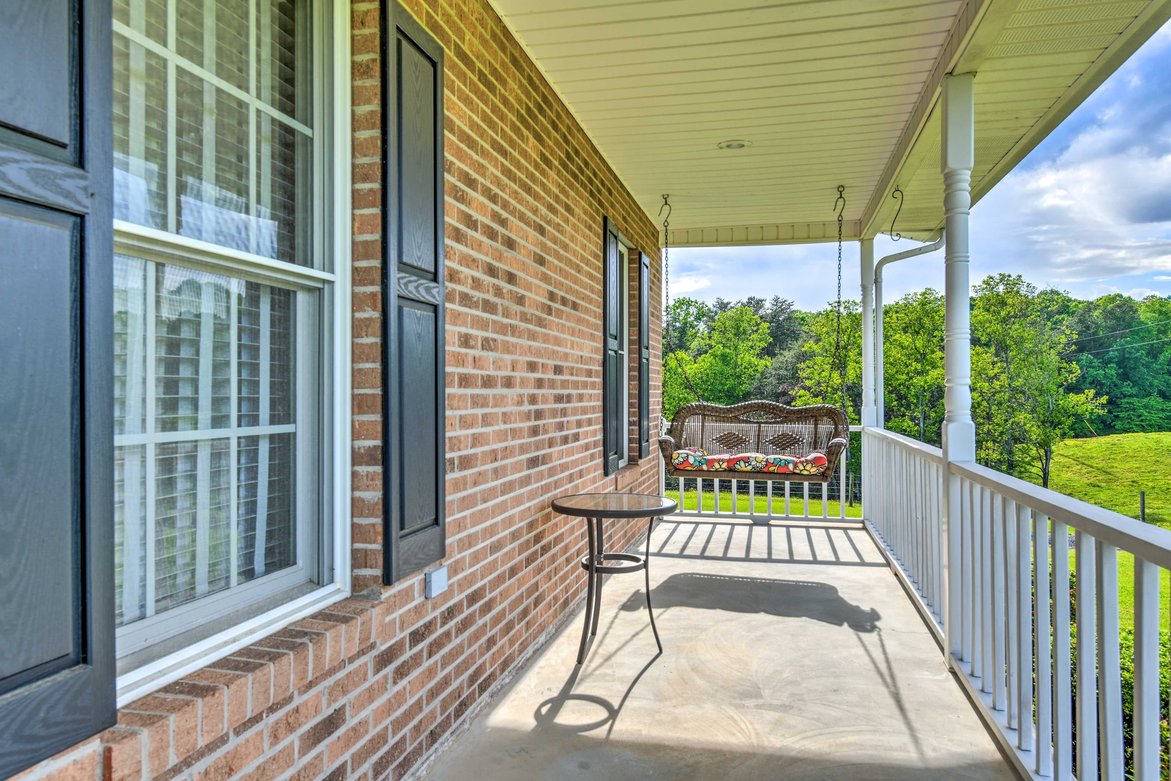 Front Porch | Keyless Entry | 3 Exterior Security Cameras (Facing Out)