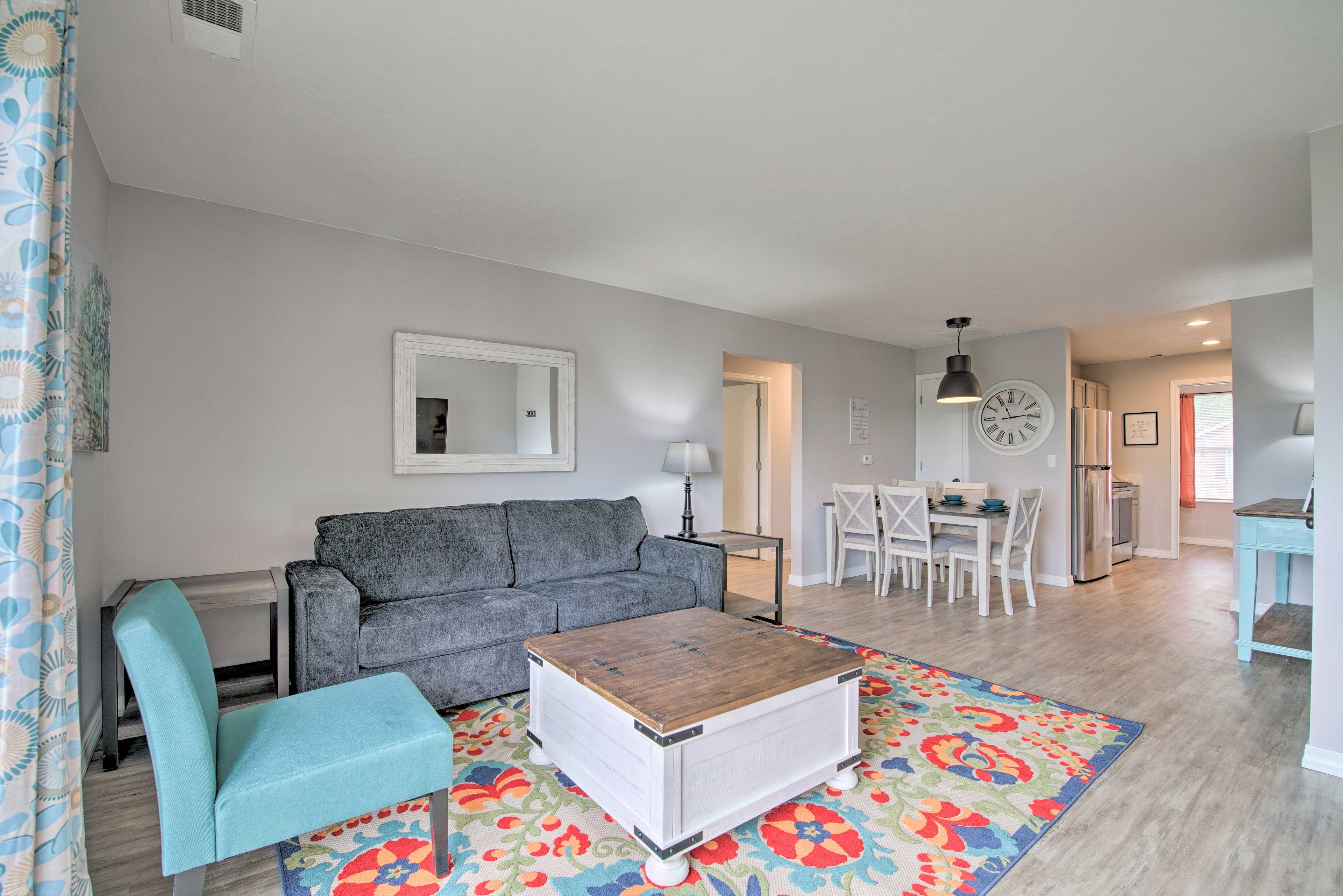 Living Room | Free WiFi | Central A/C & Heat | Smart TV | Queen Sleeper Sofa