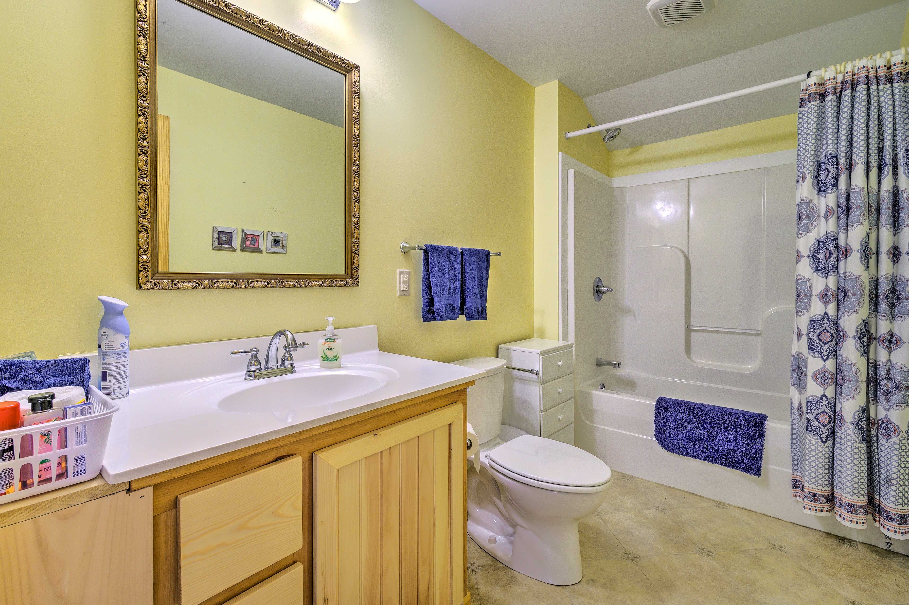 Full Bathroom | 2nd Floor