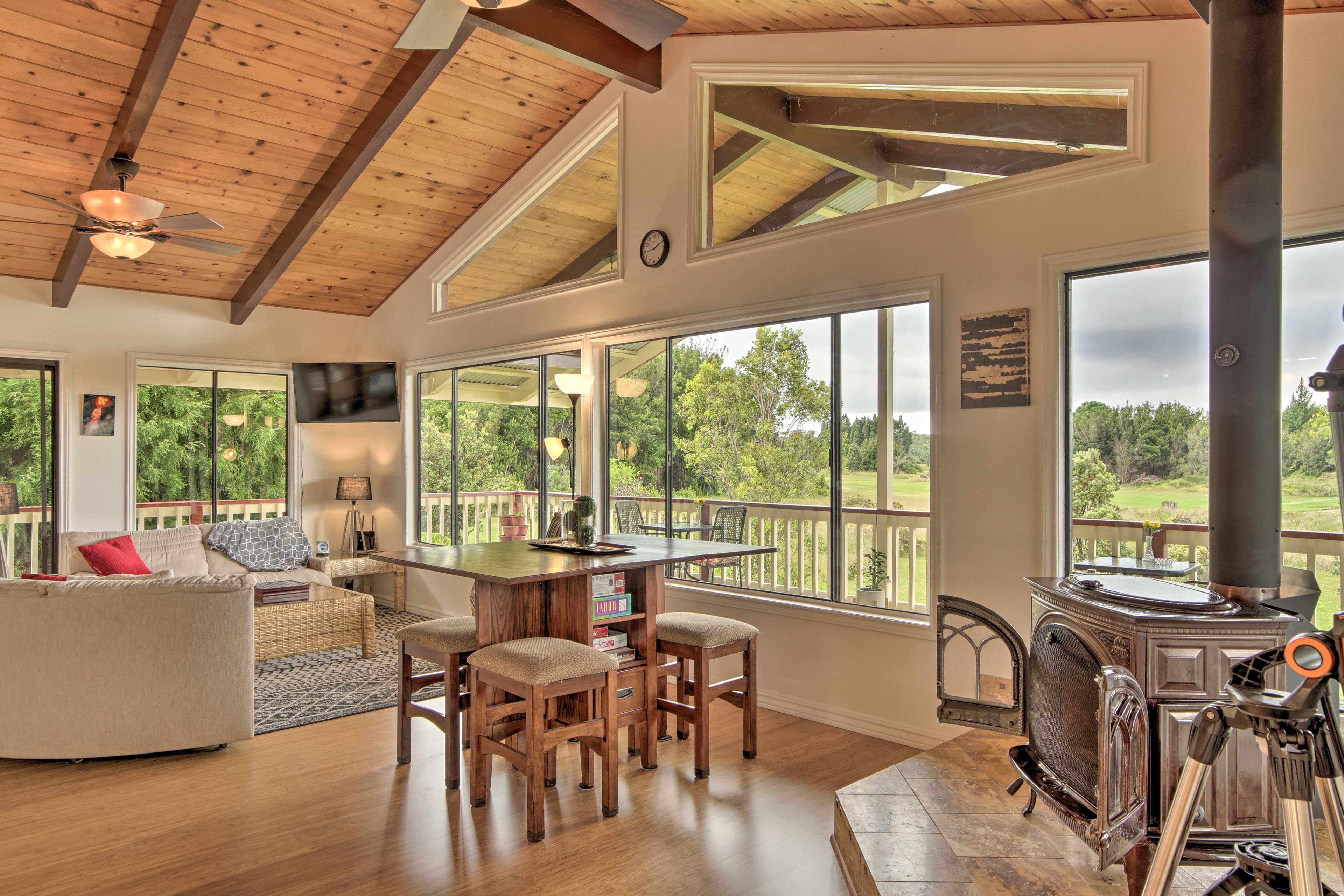 Living Room | Free WiFi | Smart TV | Pack 'n Play