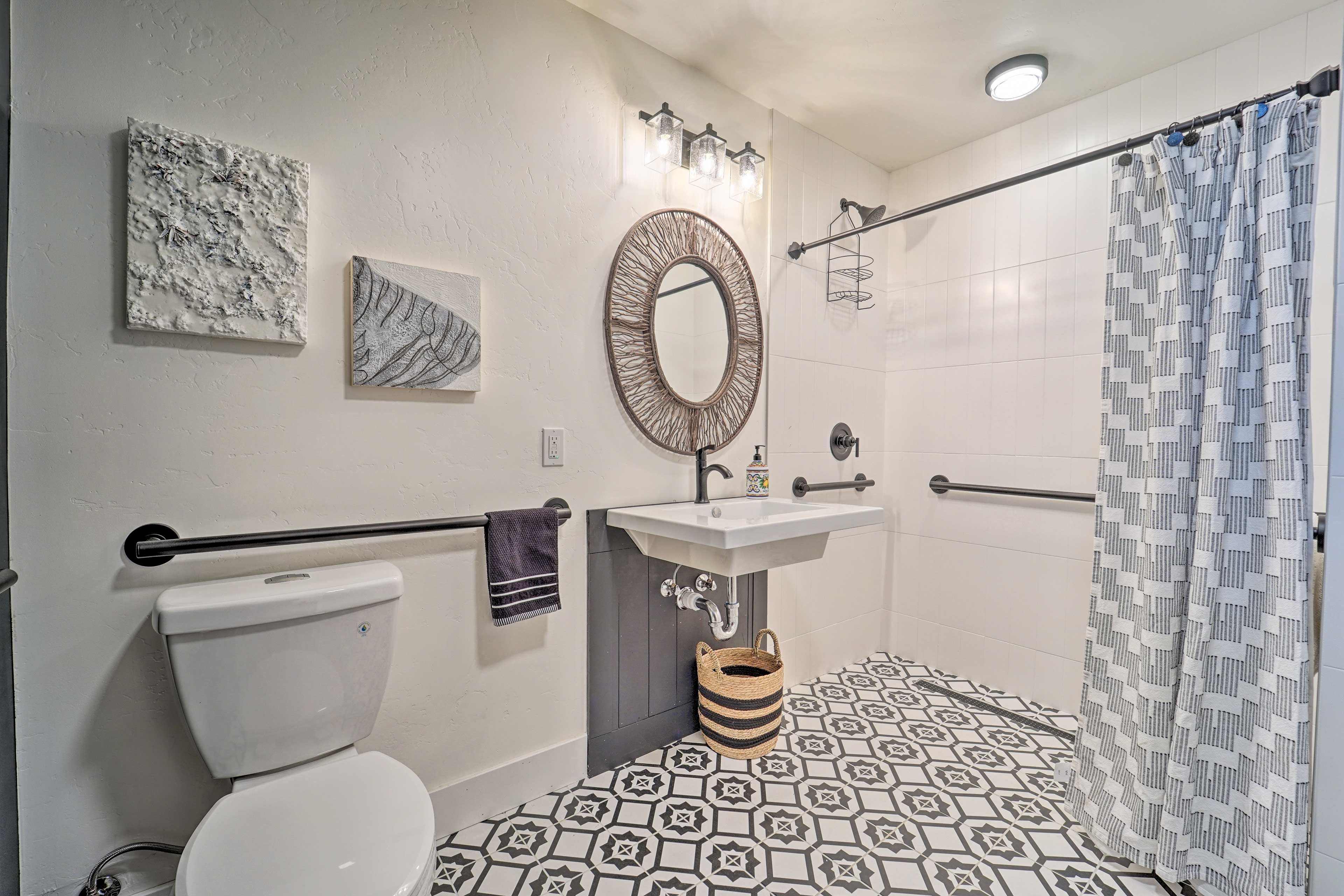 Full Bathroom | Laundry