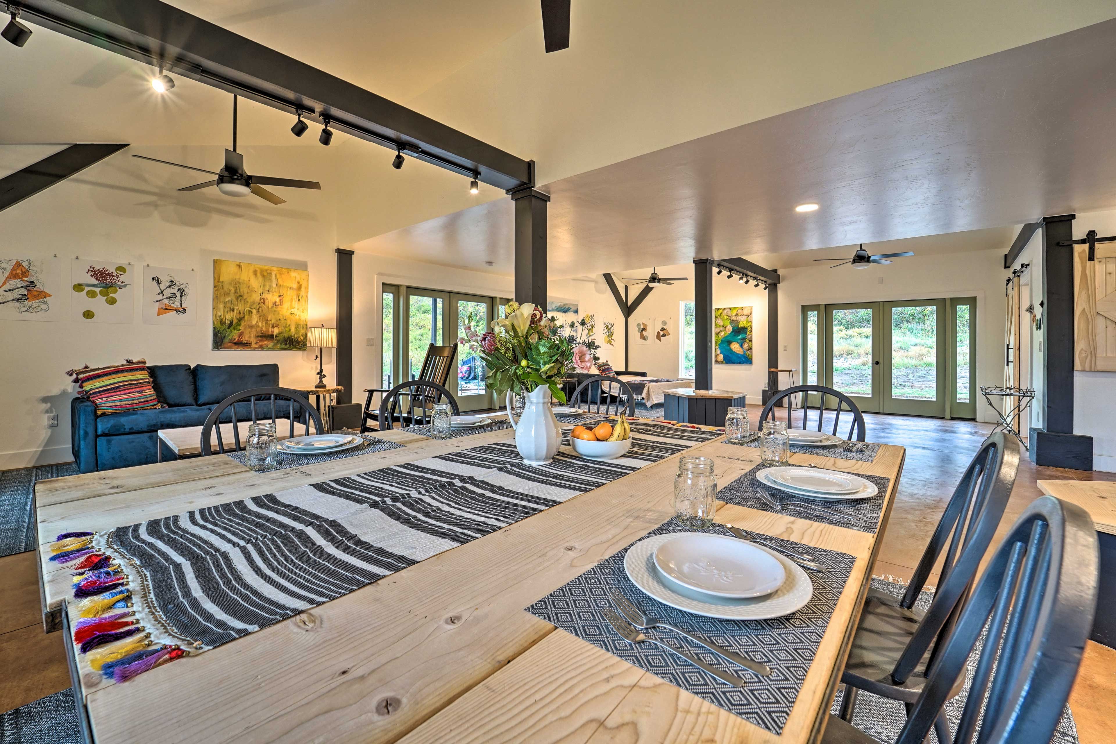 Dining Area | Dishware/Flatware